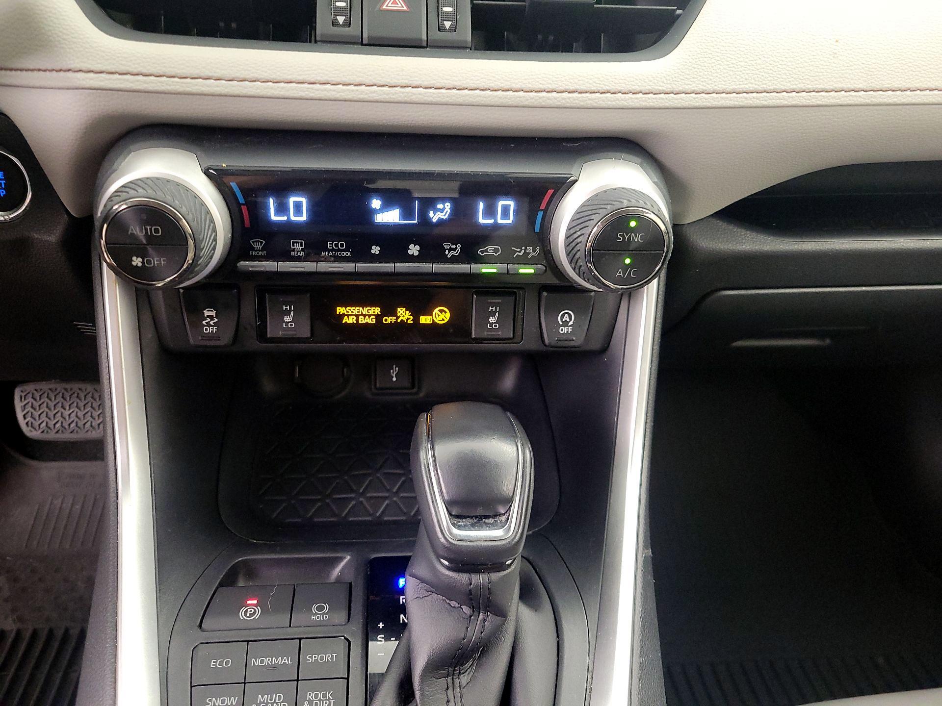 Thumbnail: 2021 Toyota RAV4 - 16