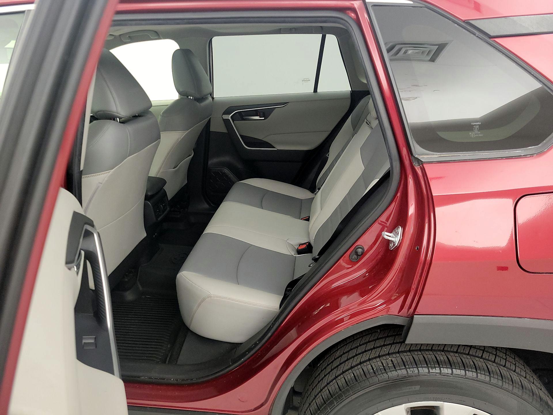 Thumbnail: 2021 Toyota RAV4 - 20