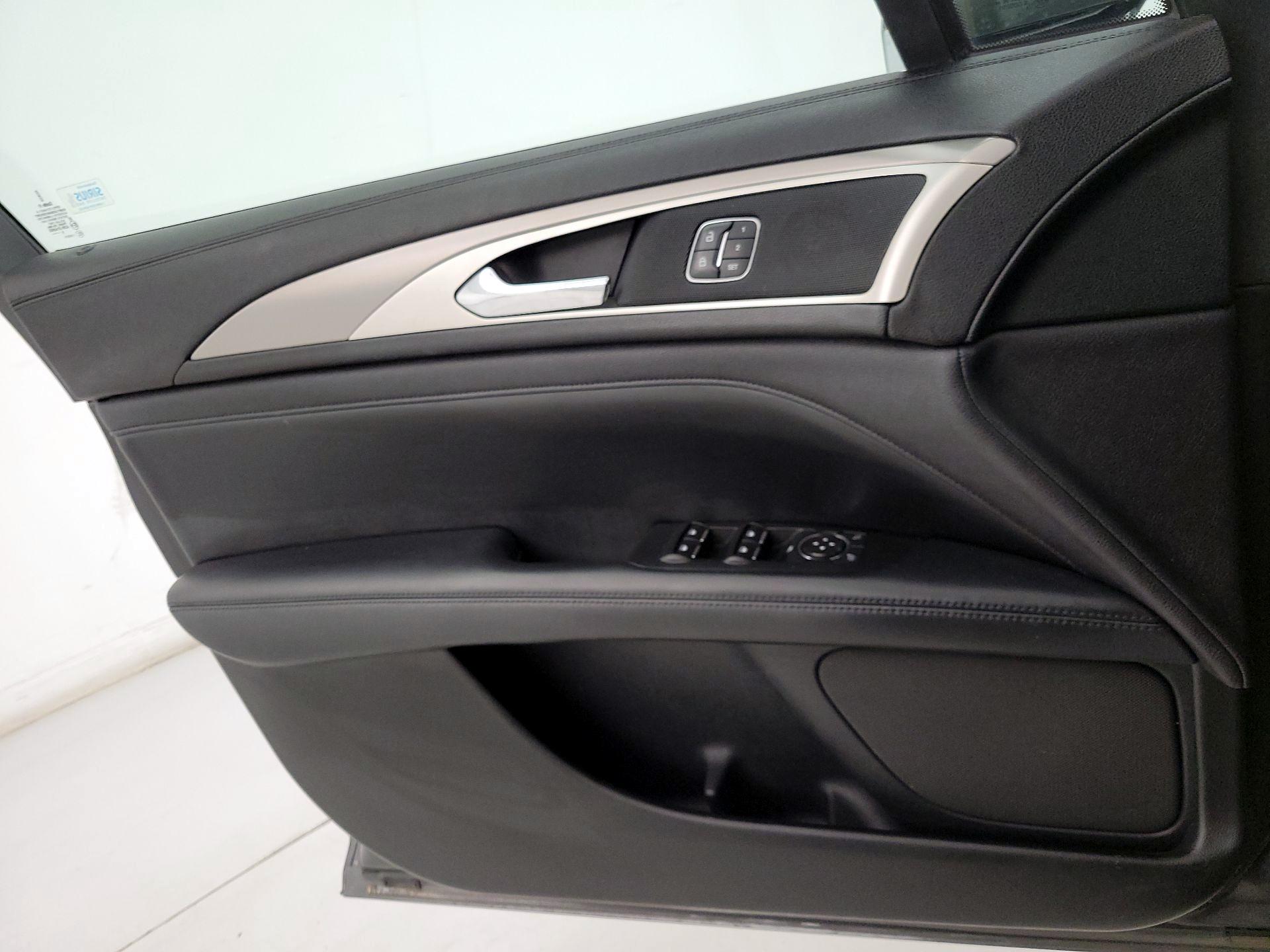 Thumbnail: 2017 Lincoln MKZ - 12