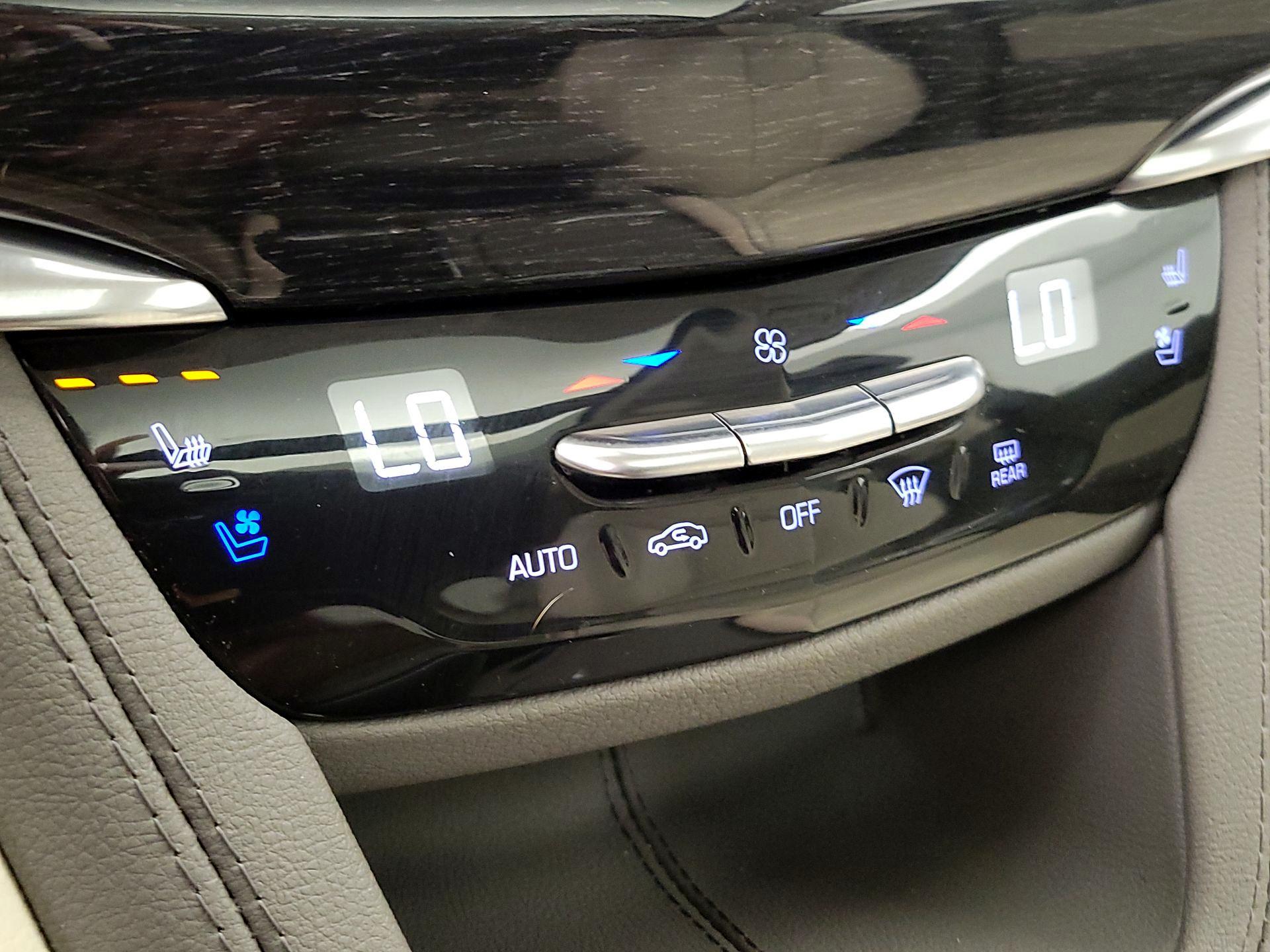 Thumbnail: 2023 Cadillac XT6 - 17