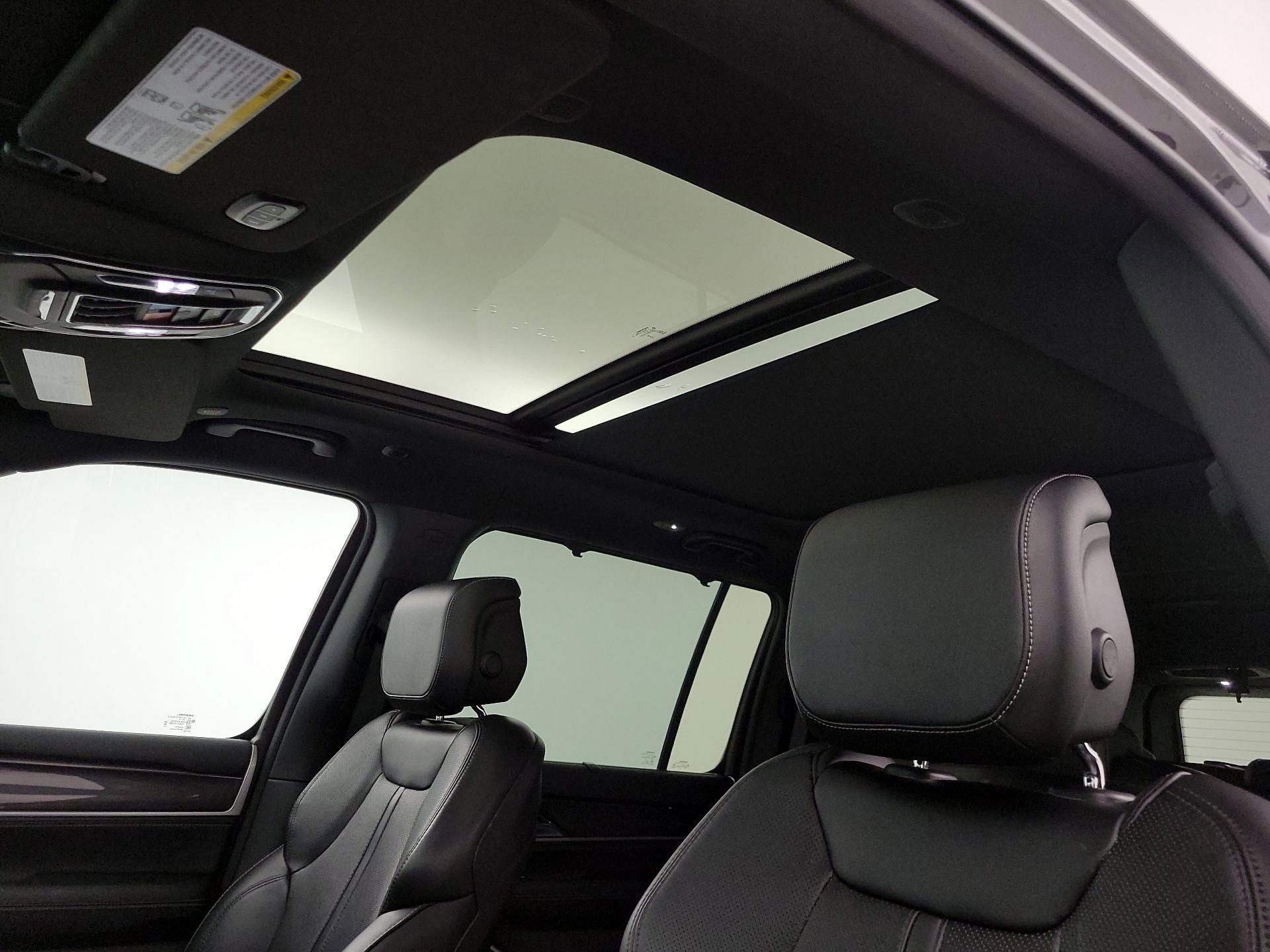 Thumbnail: 2023 Jeep Wagoneer - 20