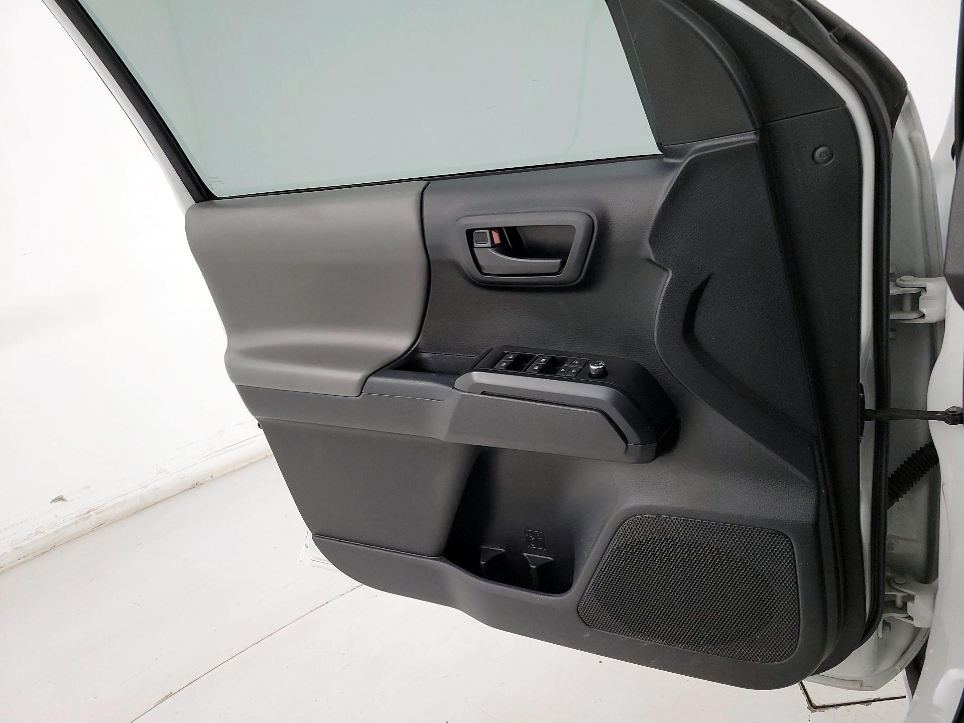 Thumbnail: 2017 Toyota Tacoma - 12