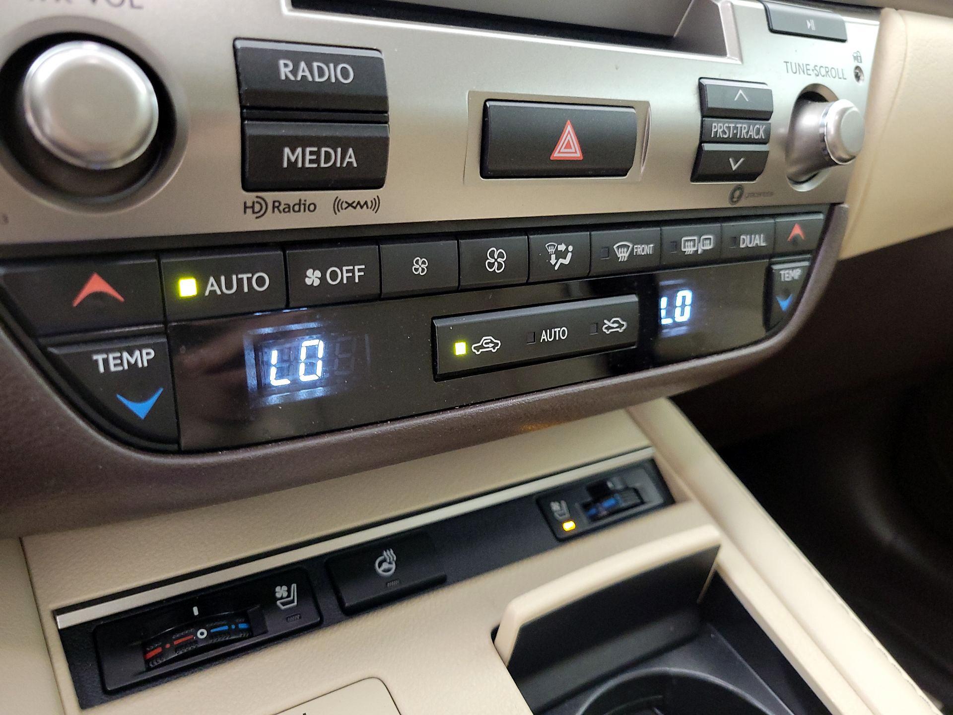 Thumbnail: 2018 Lexus ES - 16