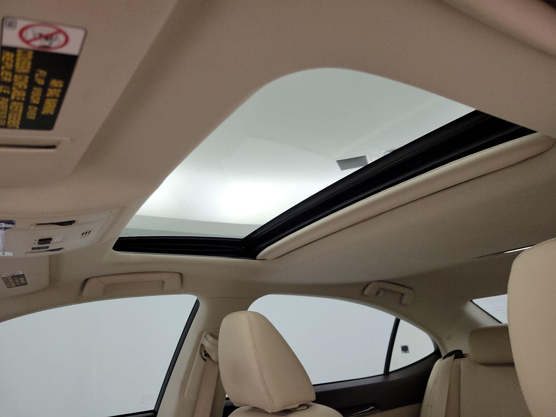 Thumbnail: 2018 Lexus ES - 19
