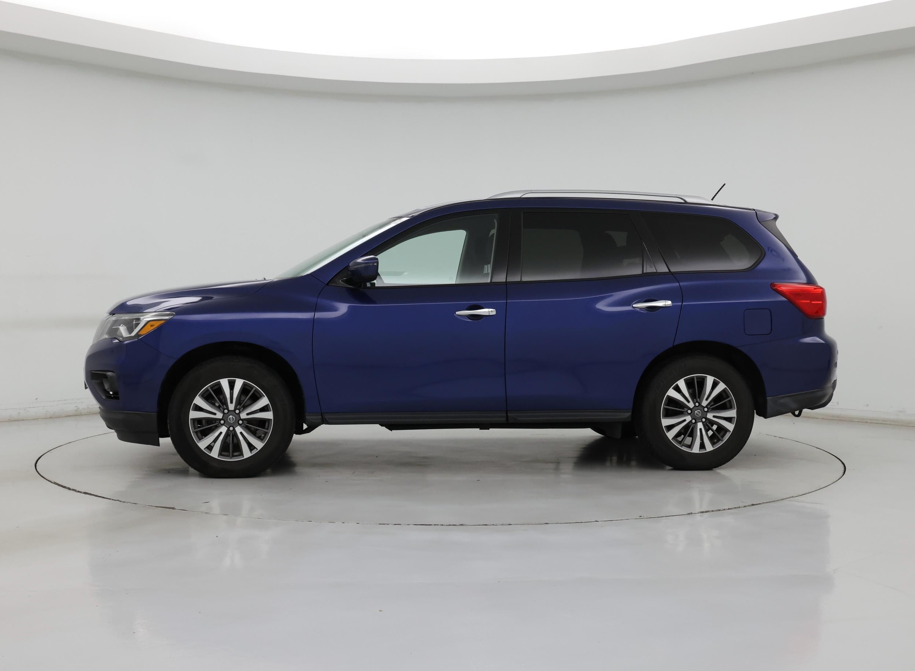 Thumbnail: 2018 Nissan Pathfinder - 3