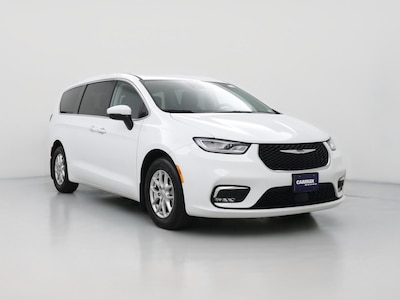 White 2023 Chrysler Pacifica Touring L