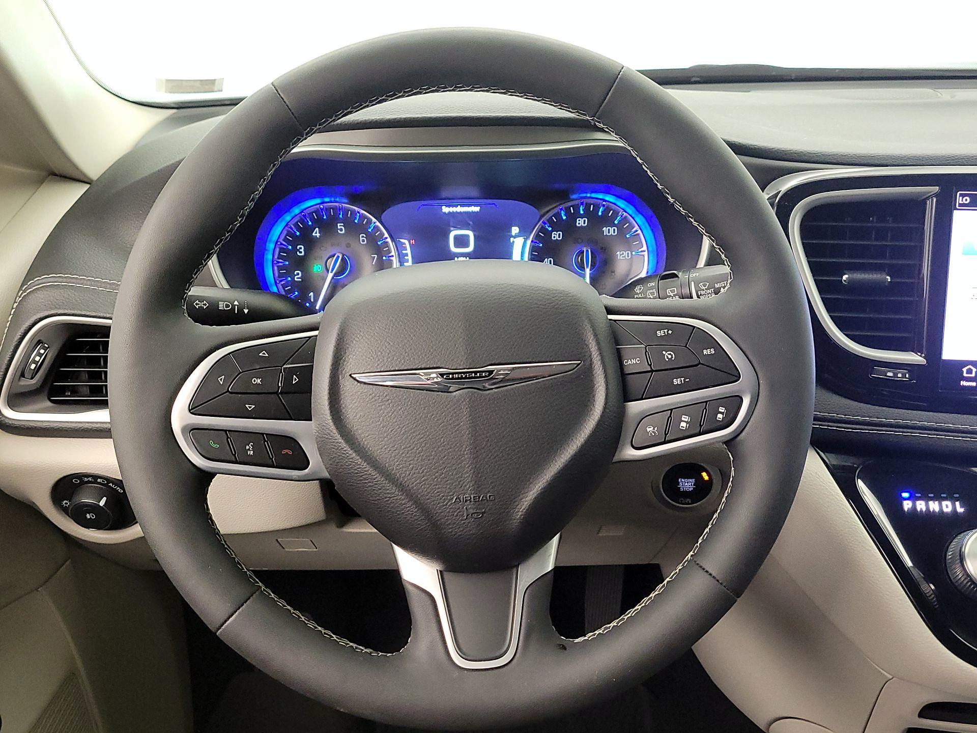 Thumbnail: 2023 Chrysler Pacifica - 10