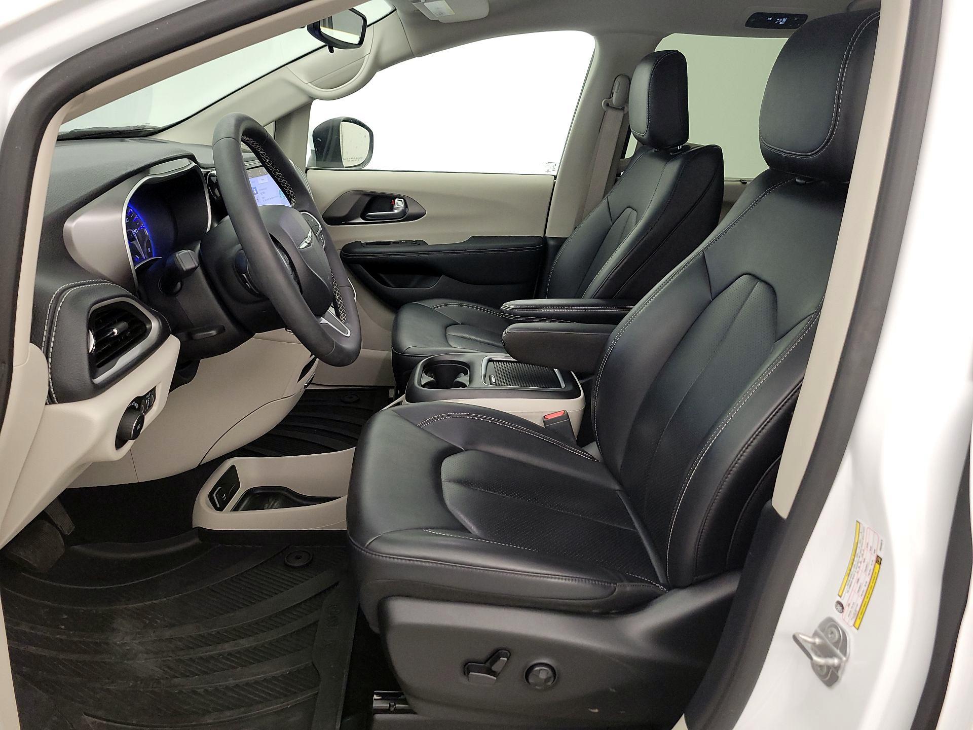 Thumbnail: 2023 Chrysler Pacifica - 11