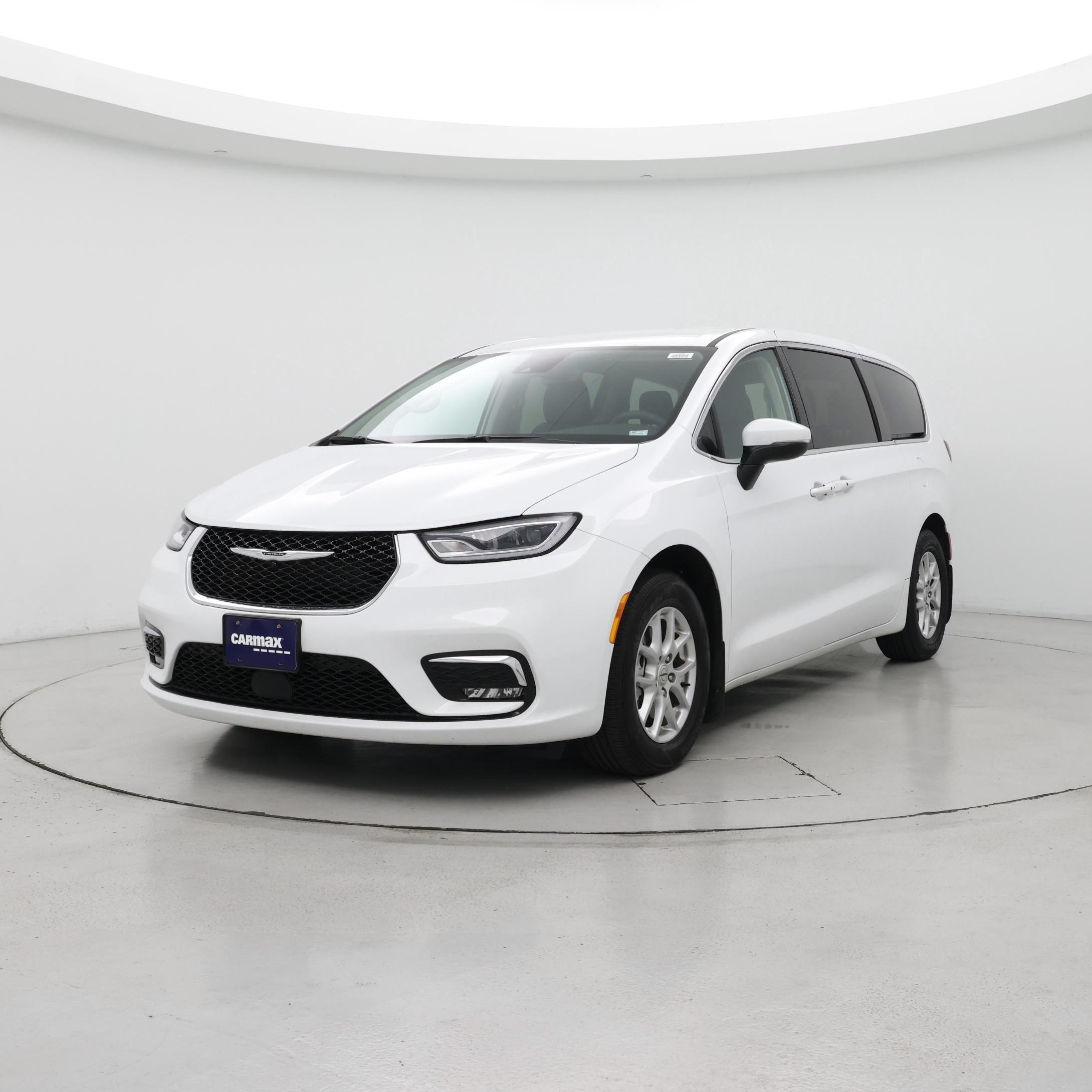 Thumbnail: 2023 Chrysler Pacifica - 4