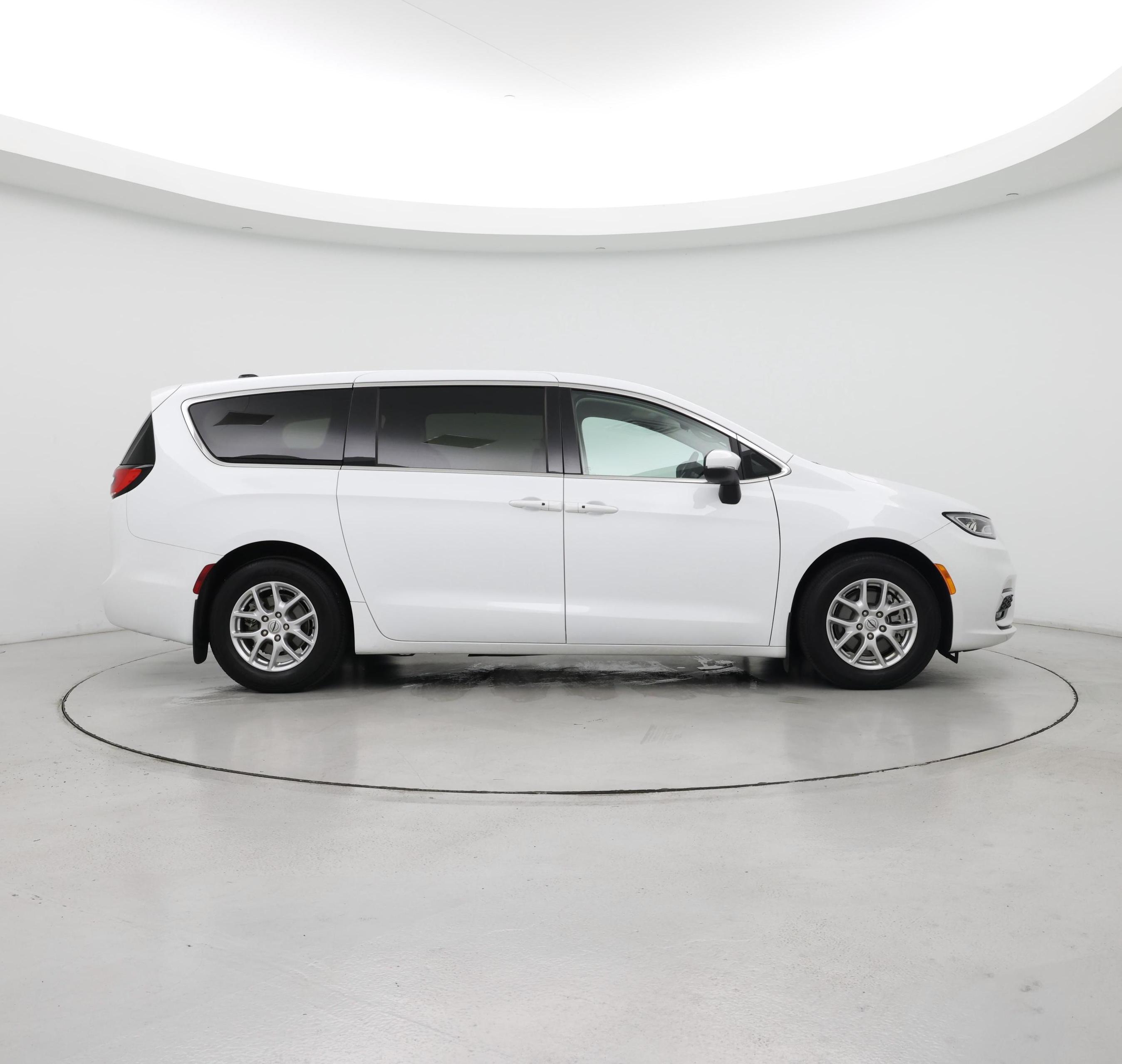 Thumbnail: 2023 Chrysler Pacifica - 7