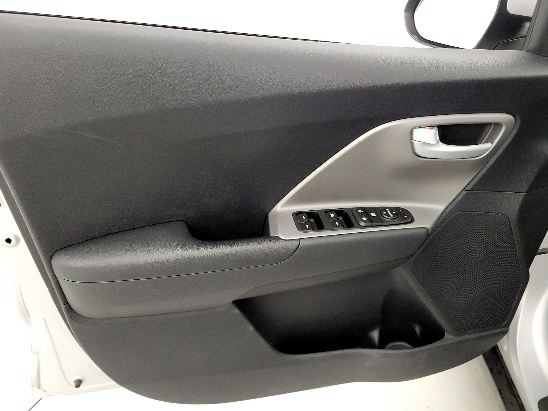 Thumbnail: 2019 Kia Niro - 12