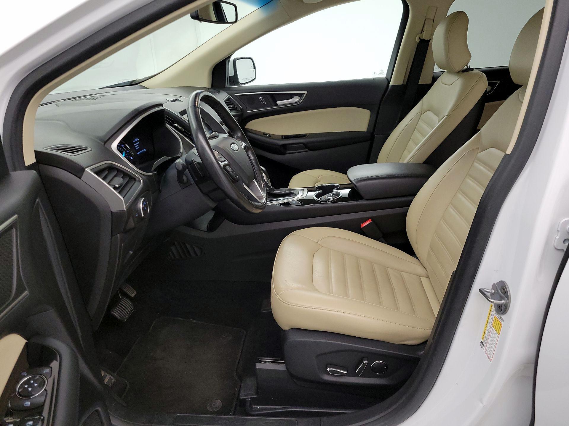 Thumbnail: 2015 Ford Edge - 11