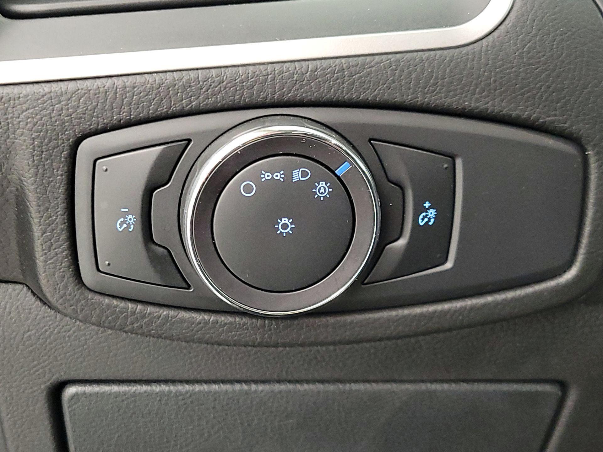 Thumbnail: 2015 Ford Edge - 13