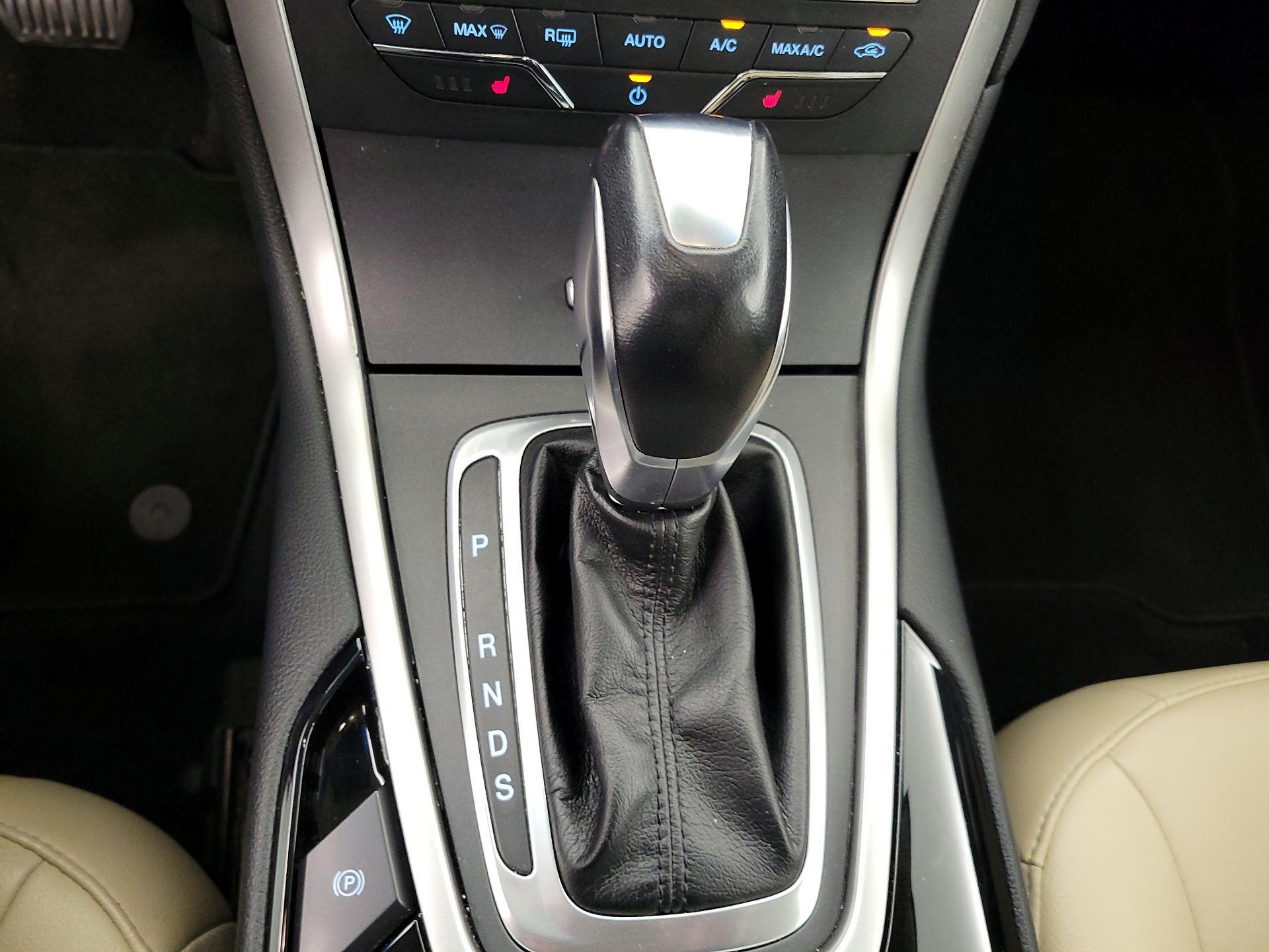 Thumbnail: 2015 Ford Edge - 17