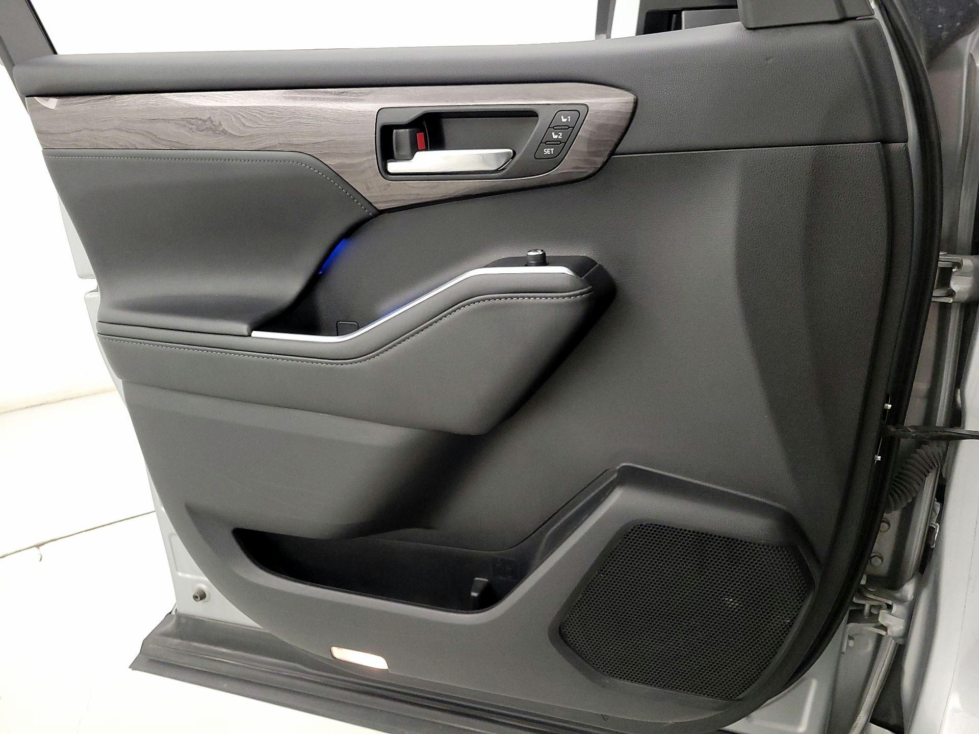 Thumbnail: 2021 Toyota Highlander - 12