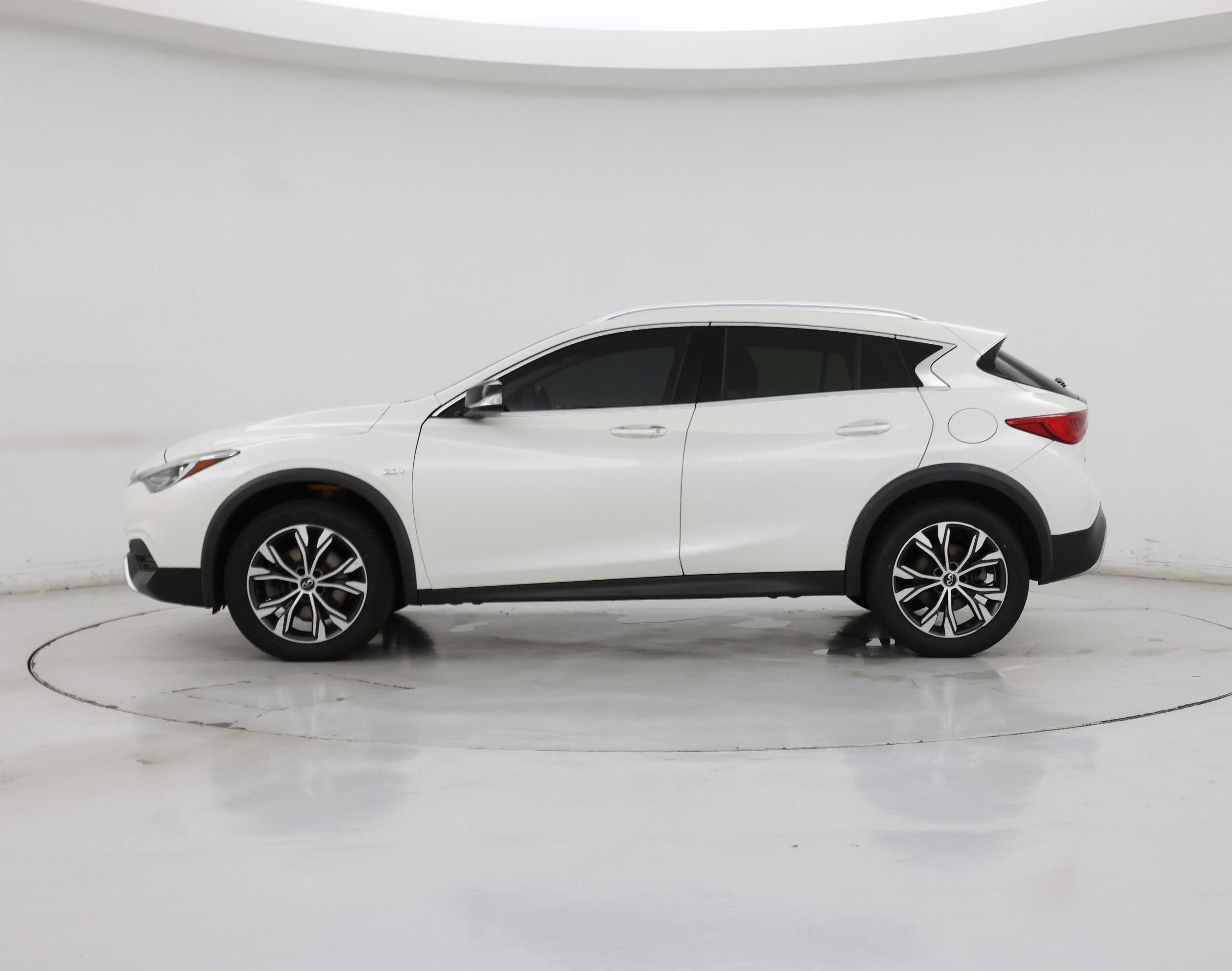 Thumbnail: 2018 INFINITI QX30 - 3