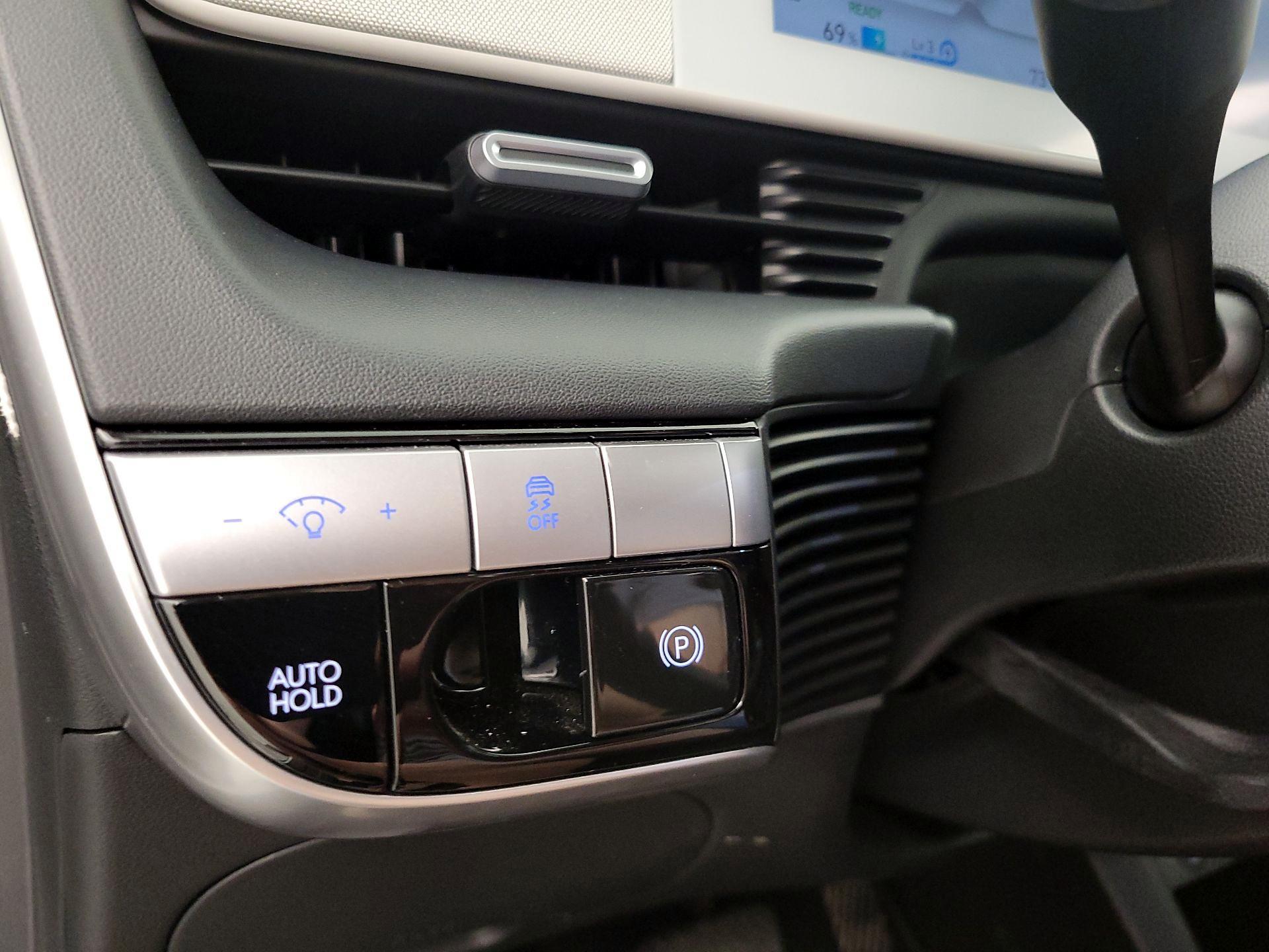 Thumbnail: 2022 Hyundai Ioniq 5 - 13