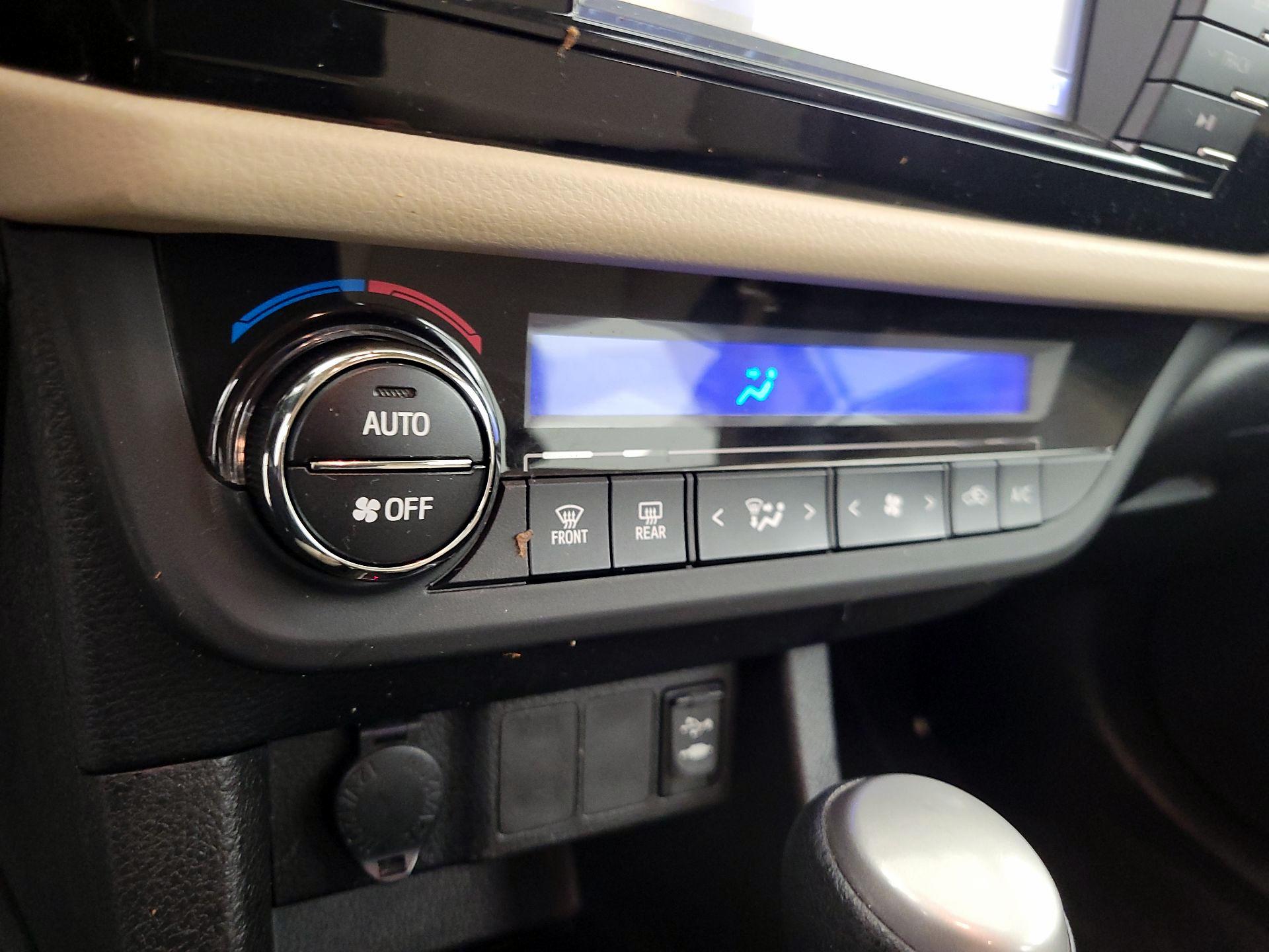 Thumbnail: 2014 Toyota Corolla - 16