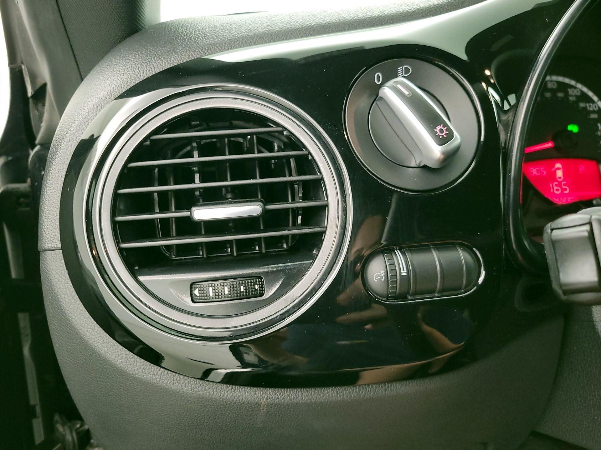Thumbnail: 2016 Volkswagen Beetle - 13