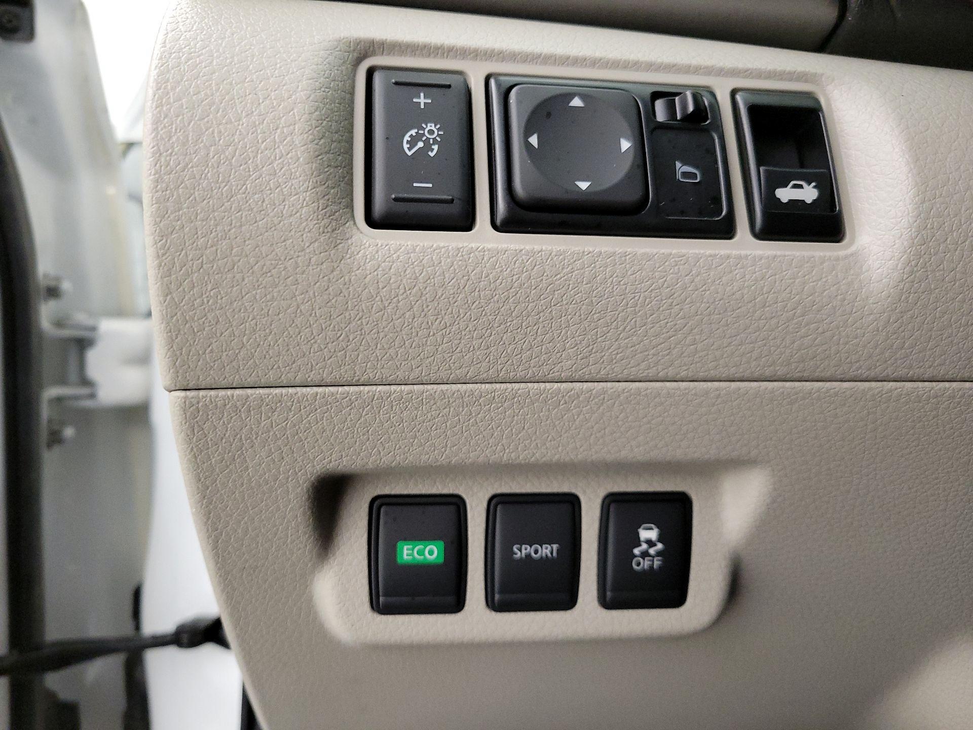 Thumbnail: 2015 Nissan Sentra - 13