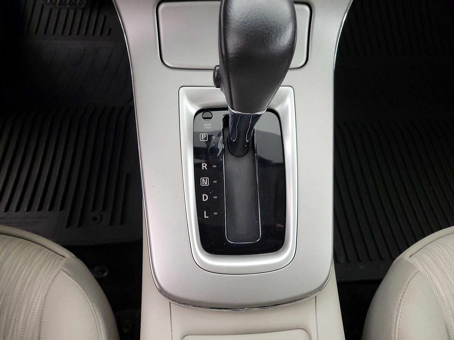 Thumbnail: 2015 Nissan Sentra - 18