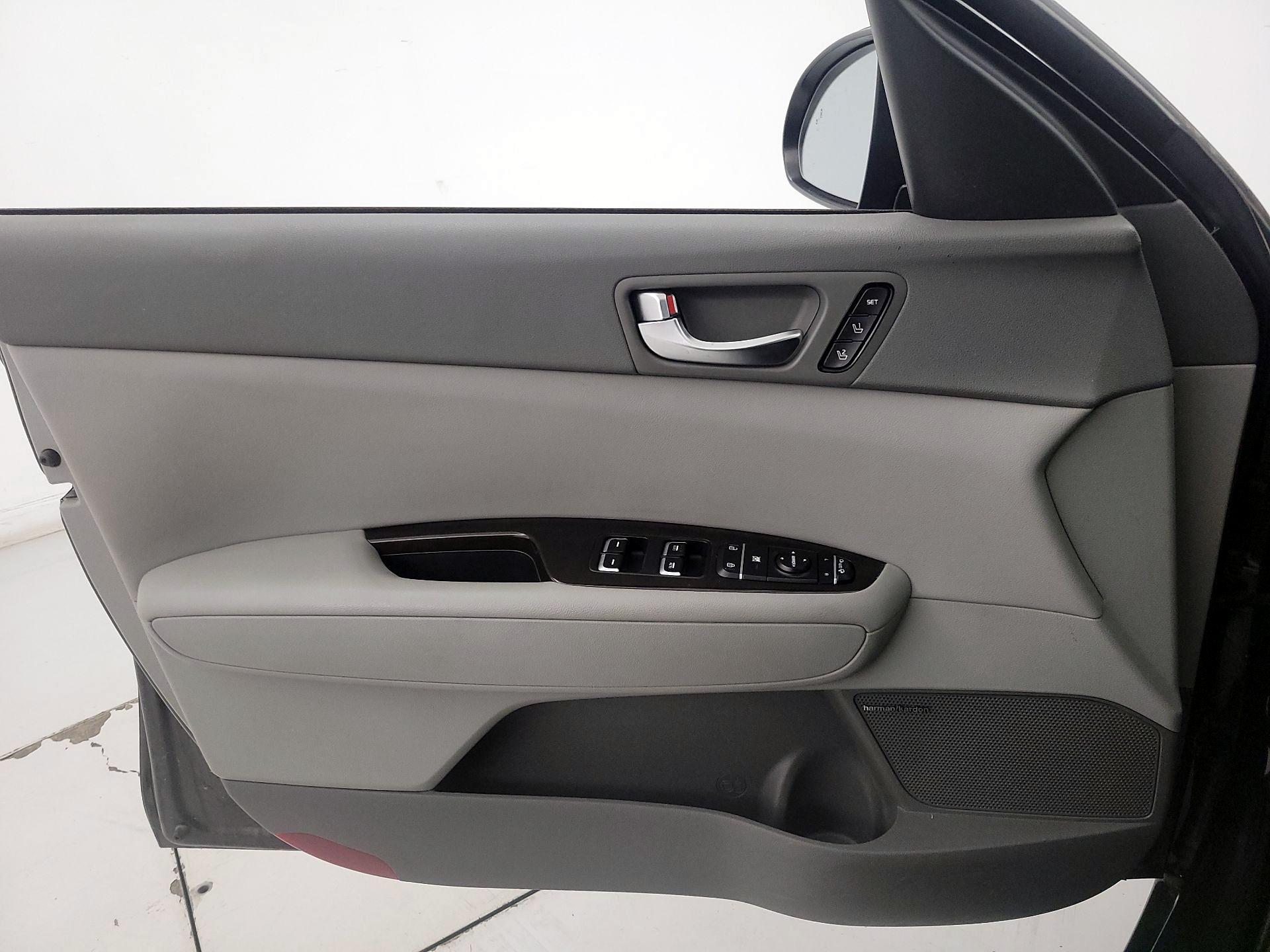 Thumbnail: 2016 Kia Optima - 12