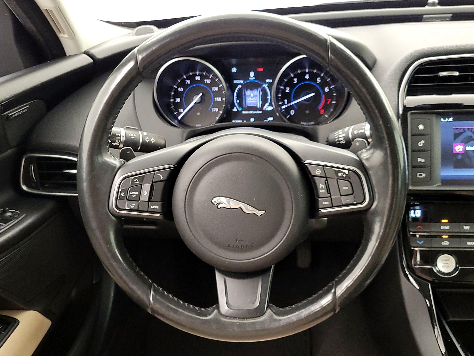 Thumbnail: 2018 Jaguar XE - 10