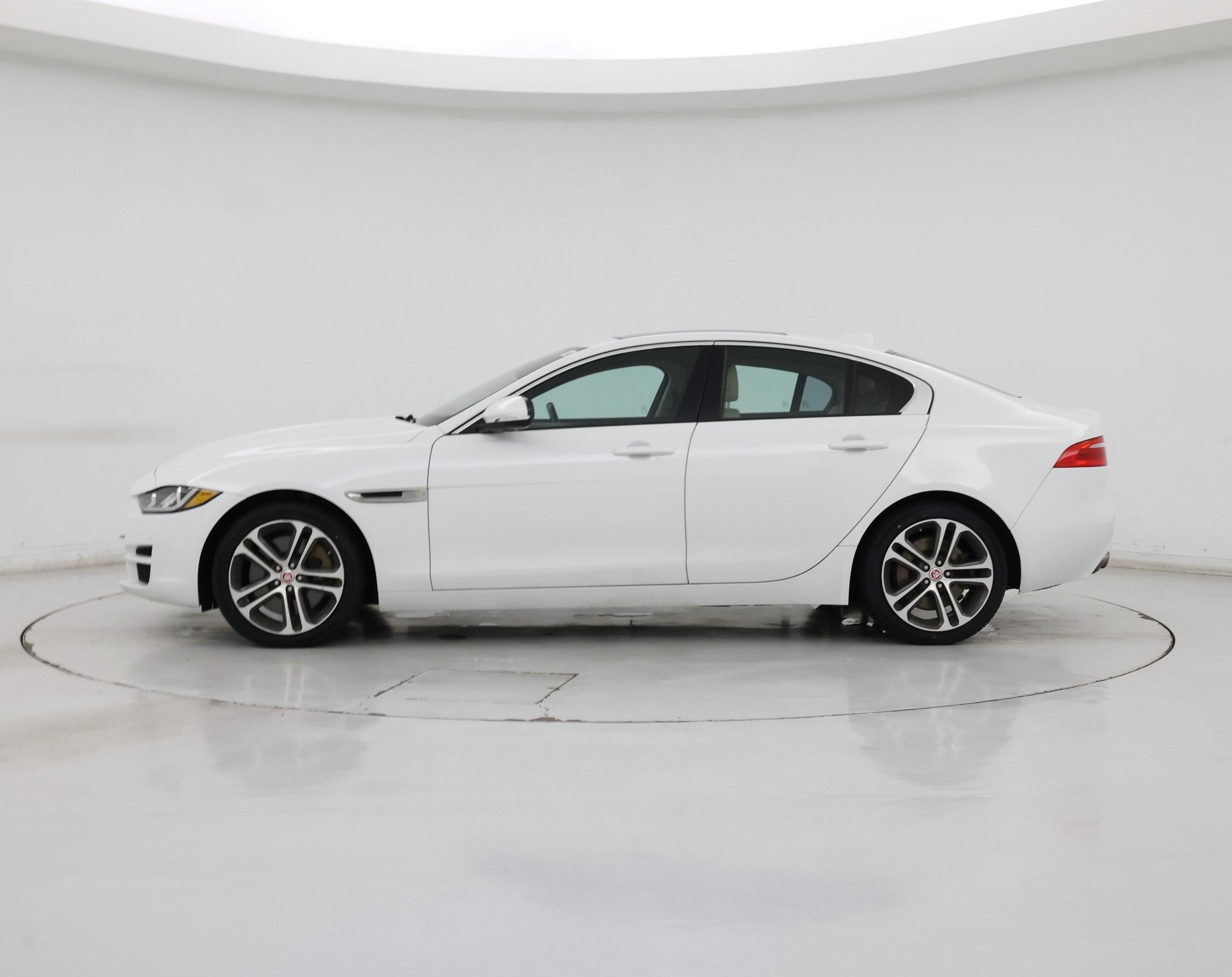 Thumbnail: 2018 Jaguar XE - 3