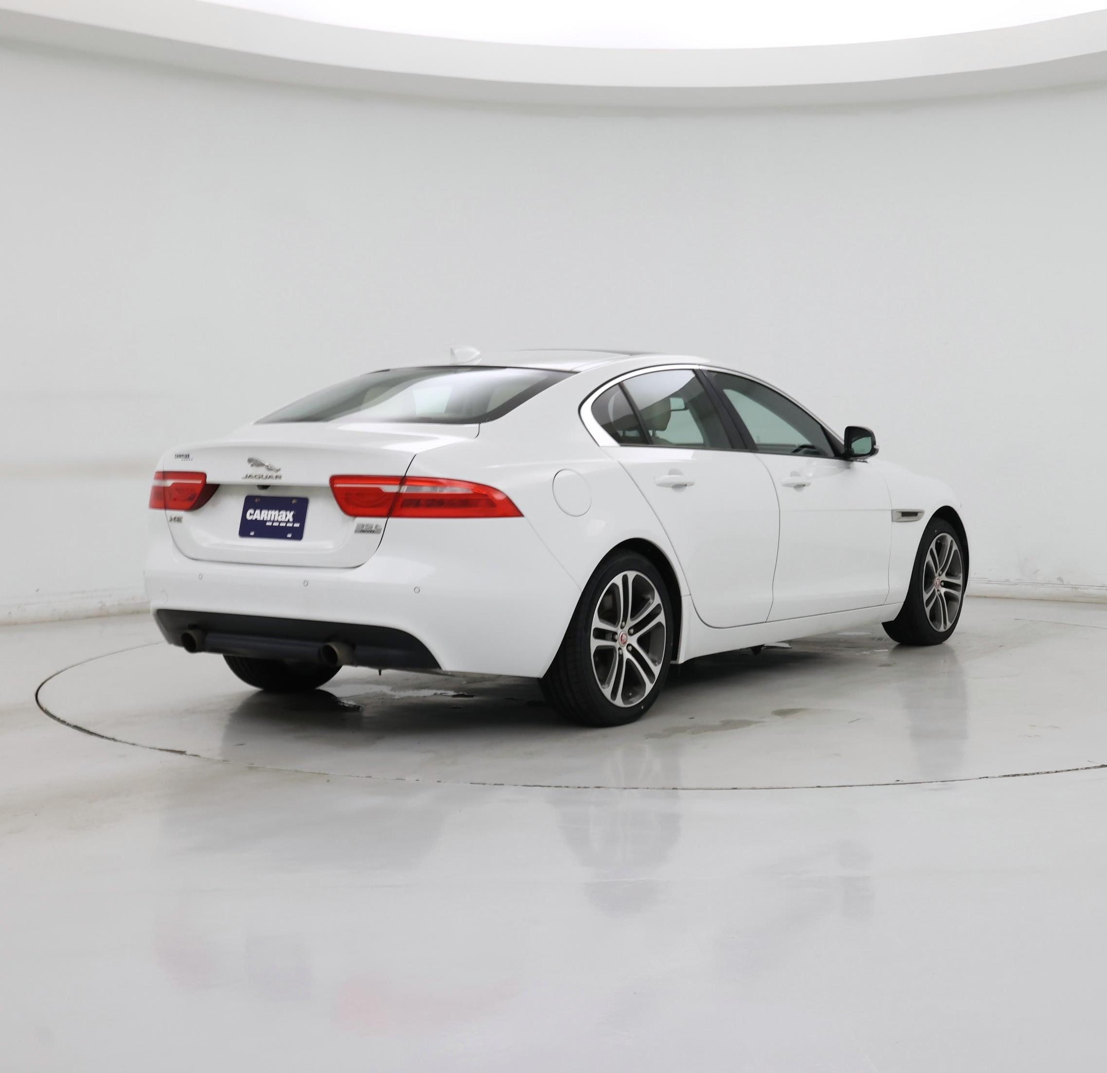 Thumbnail: 2018 Jaguar XE - 8