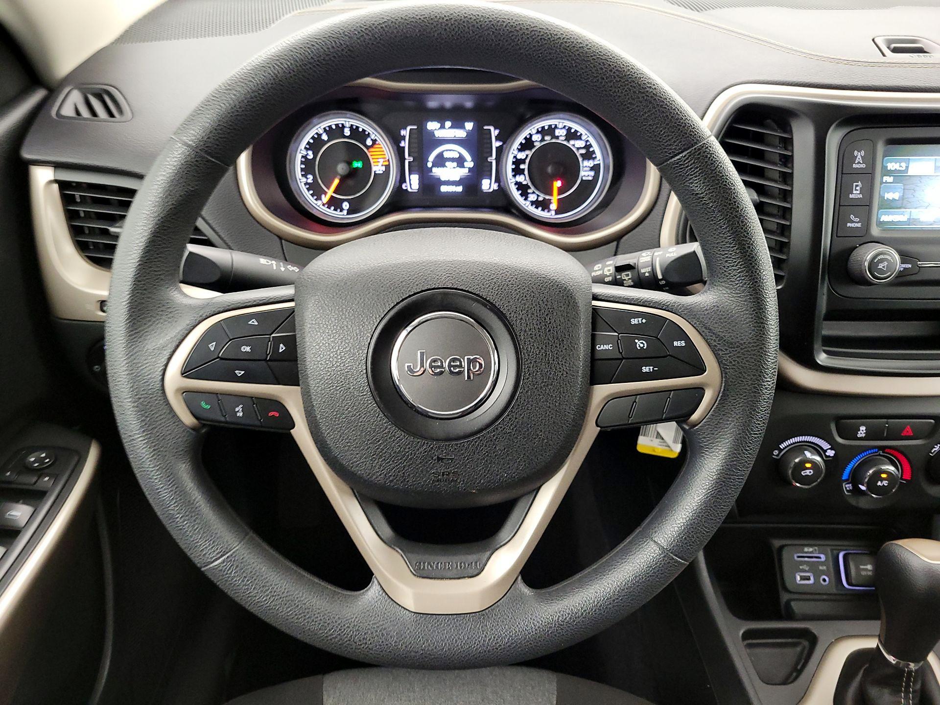 Thumbnail: 2018 Jeep Cherokee - 10