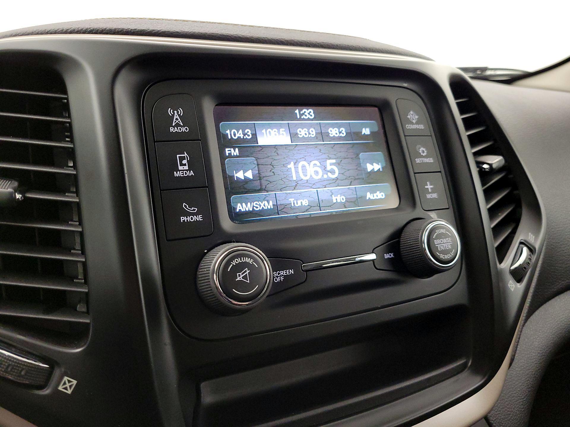 Thumbnail: 2018 Jeep Cherokee - 15