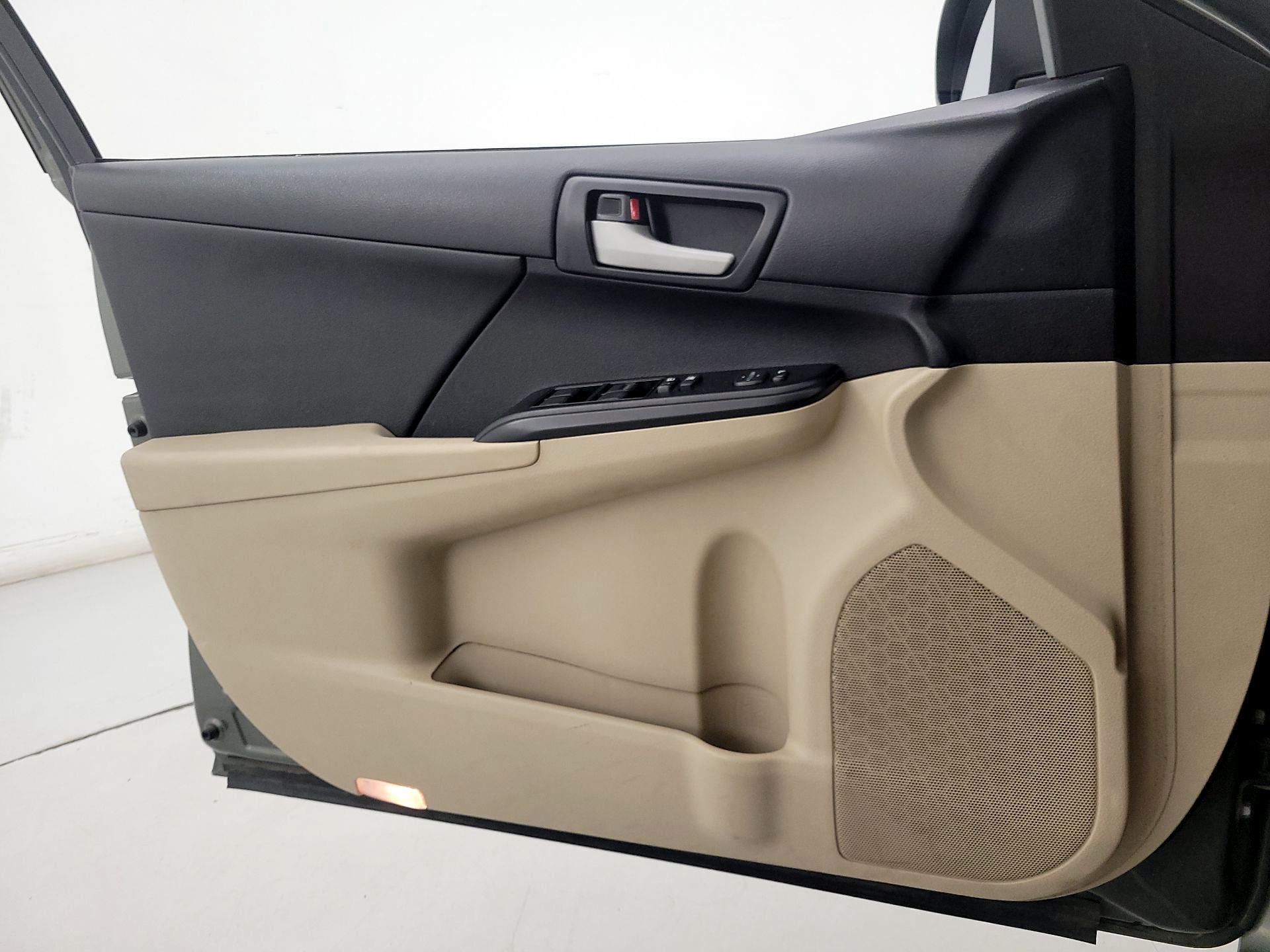 Thumbnail: 2014 Toyota Camry - 12