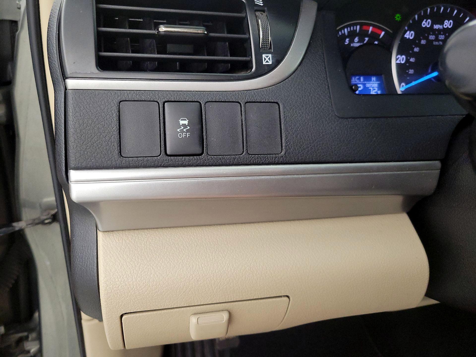Thumbnail: 2014 Toyota Camry - 13