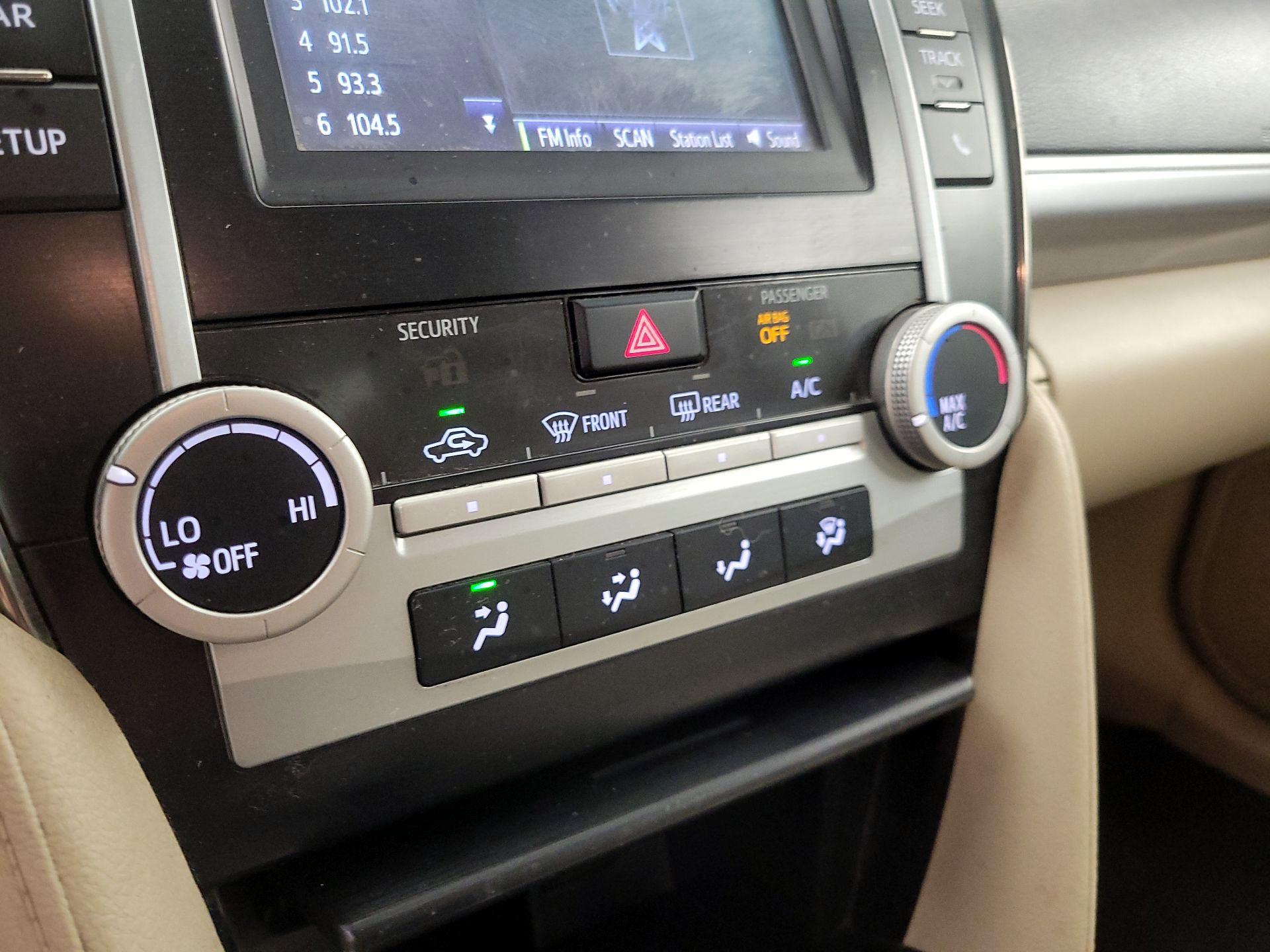 Thumbnail: 2014 Toyota Camry - 16