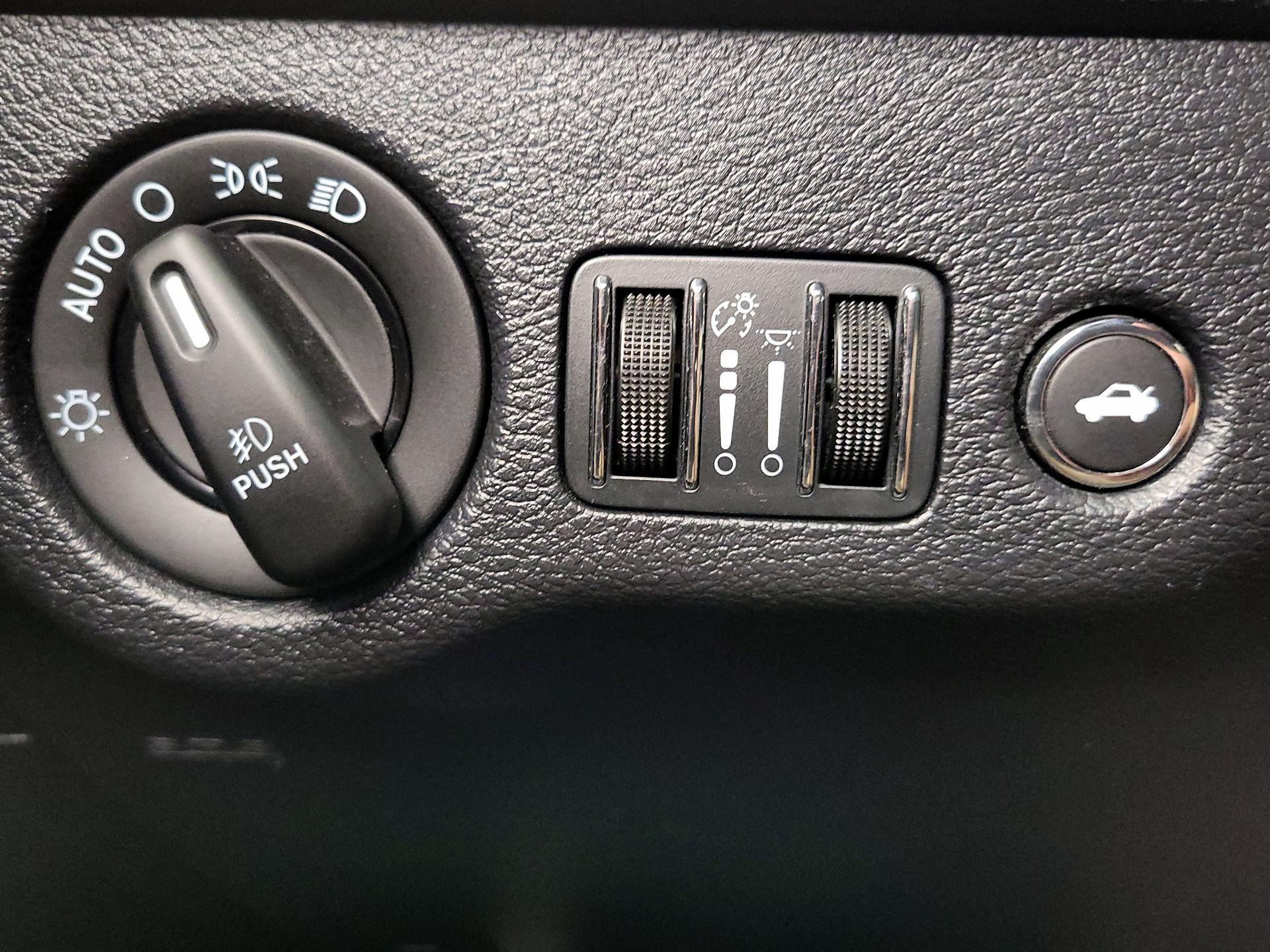 Thumbnail: 2014 Chrysler 300 - 13
