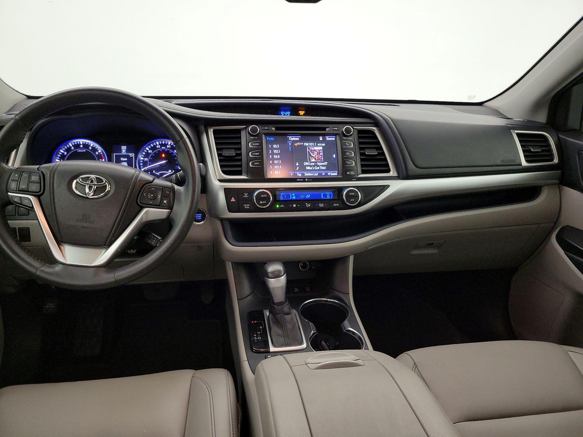 Thumbnail: 2014 Toyota Highlander - 9
