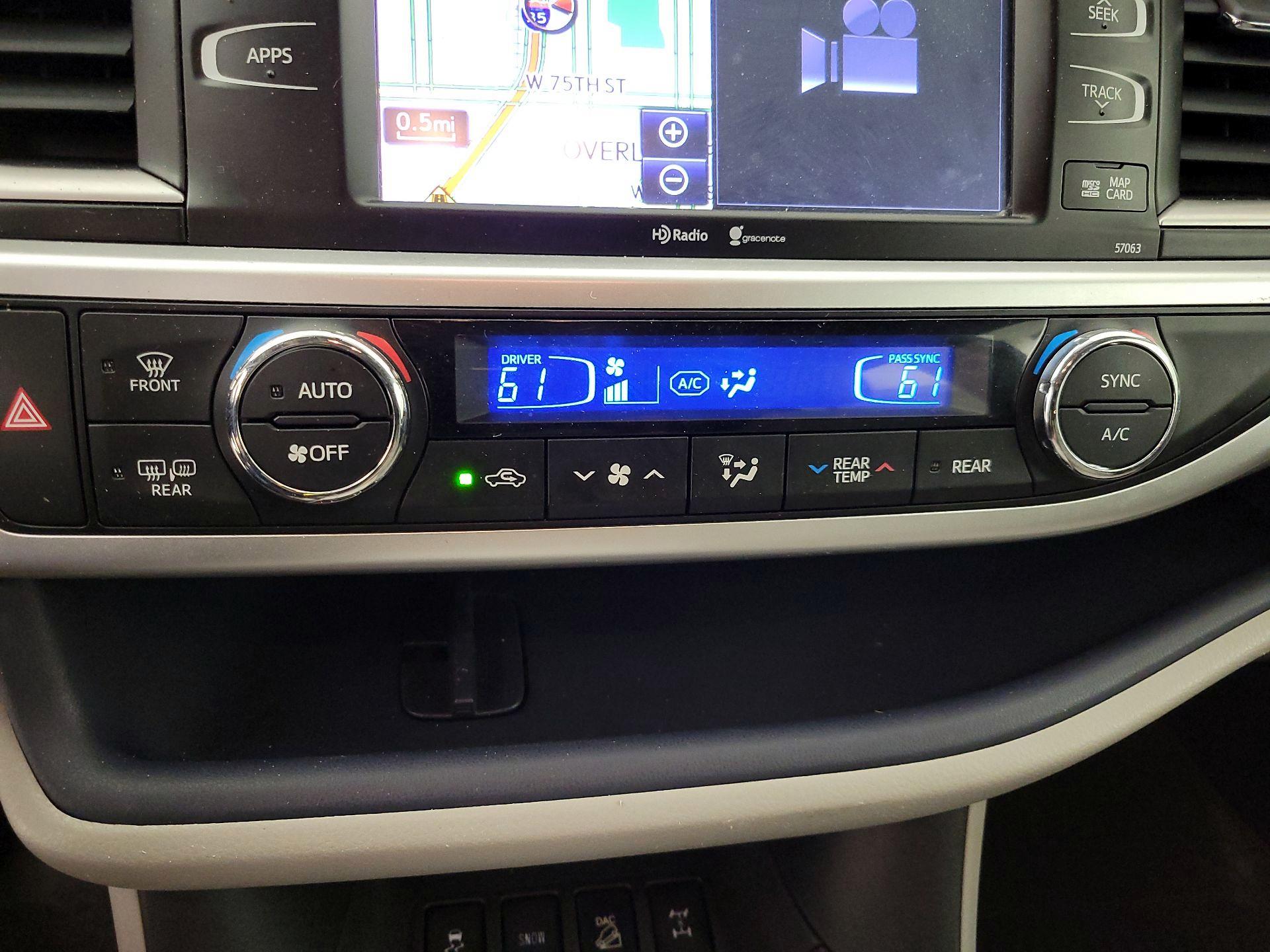 Thumbnail: 2014 Toyota Highlander - 16
