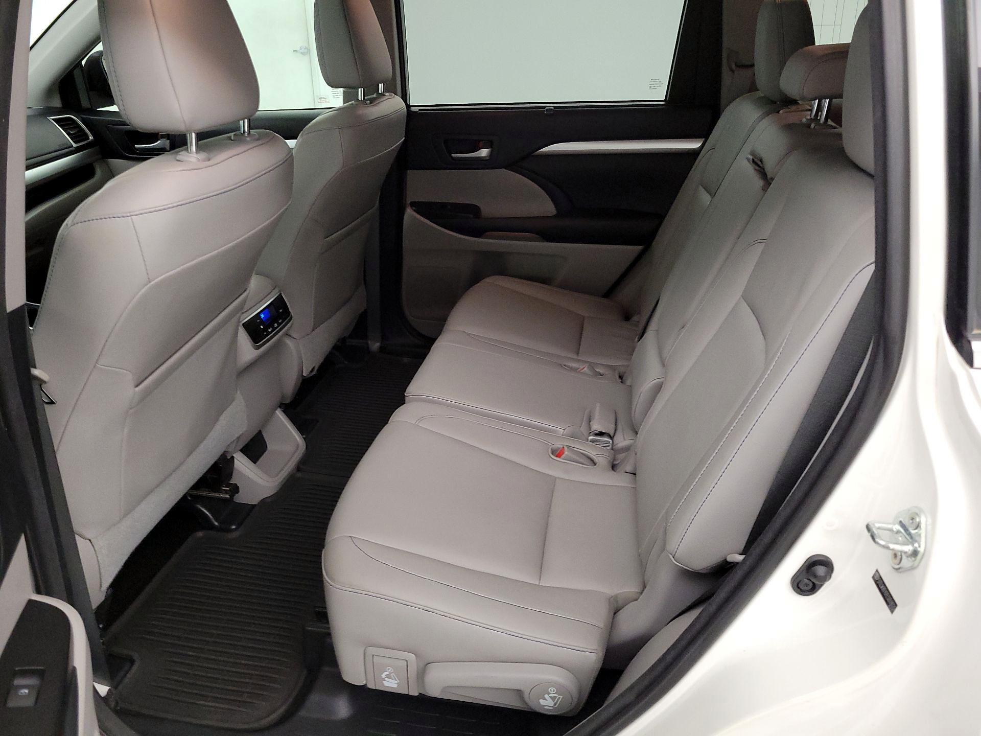 Thumbnail: 2014 Toyota Highlander - 19