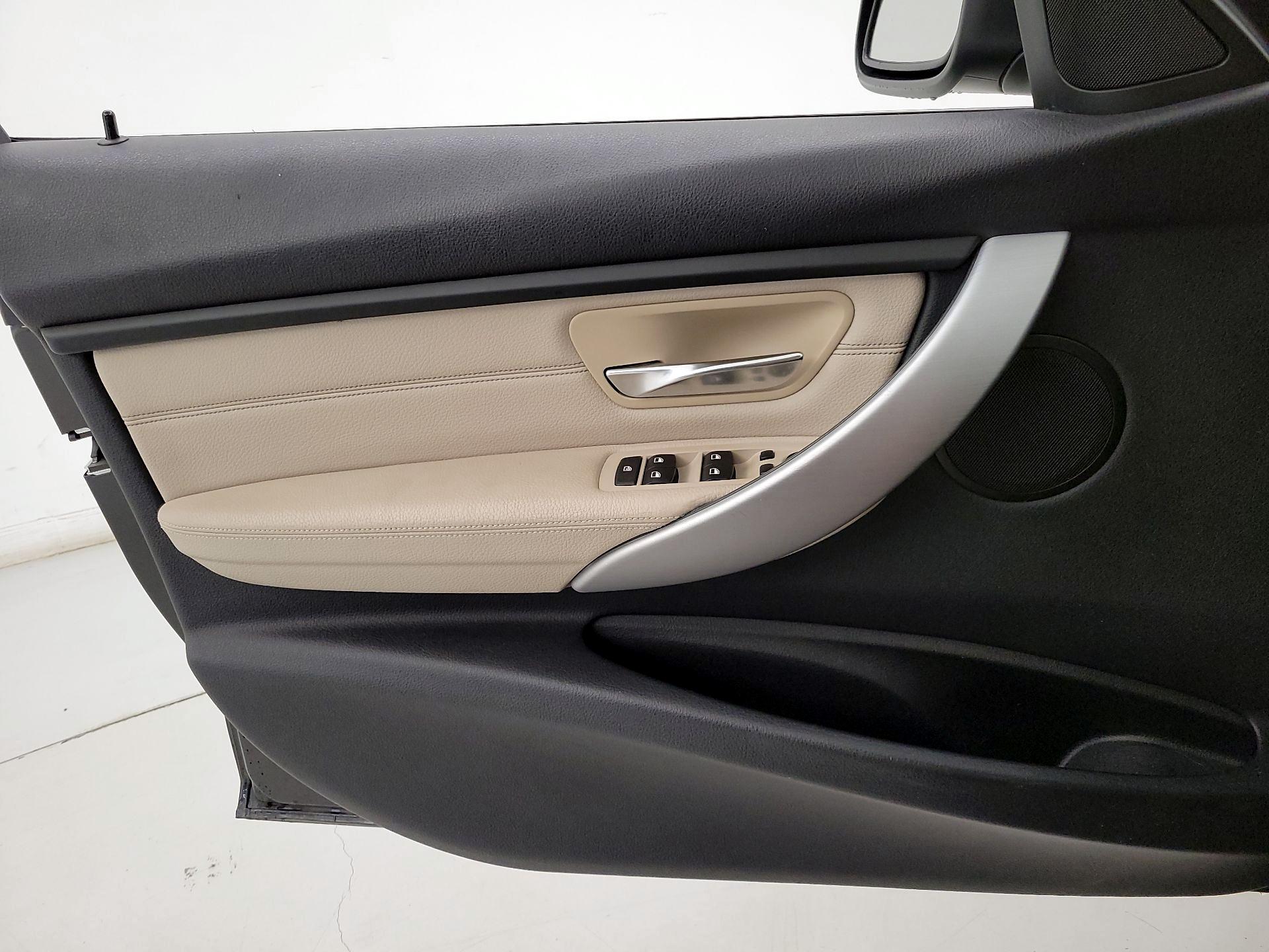 Thumbnail: 2015 BMW 3 Series - 12