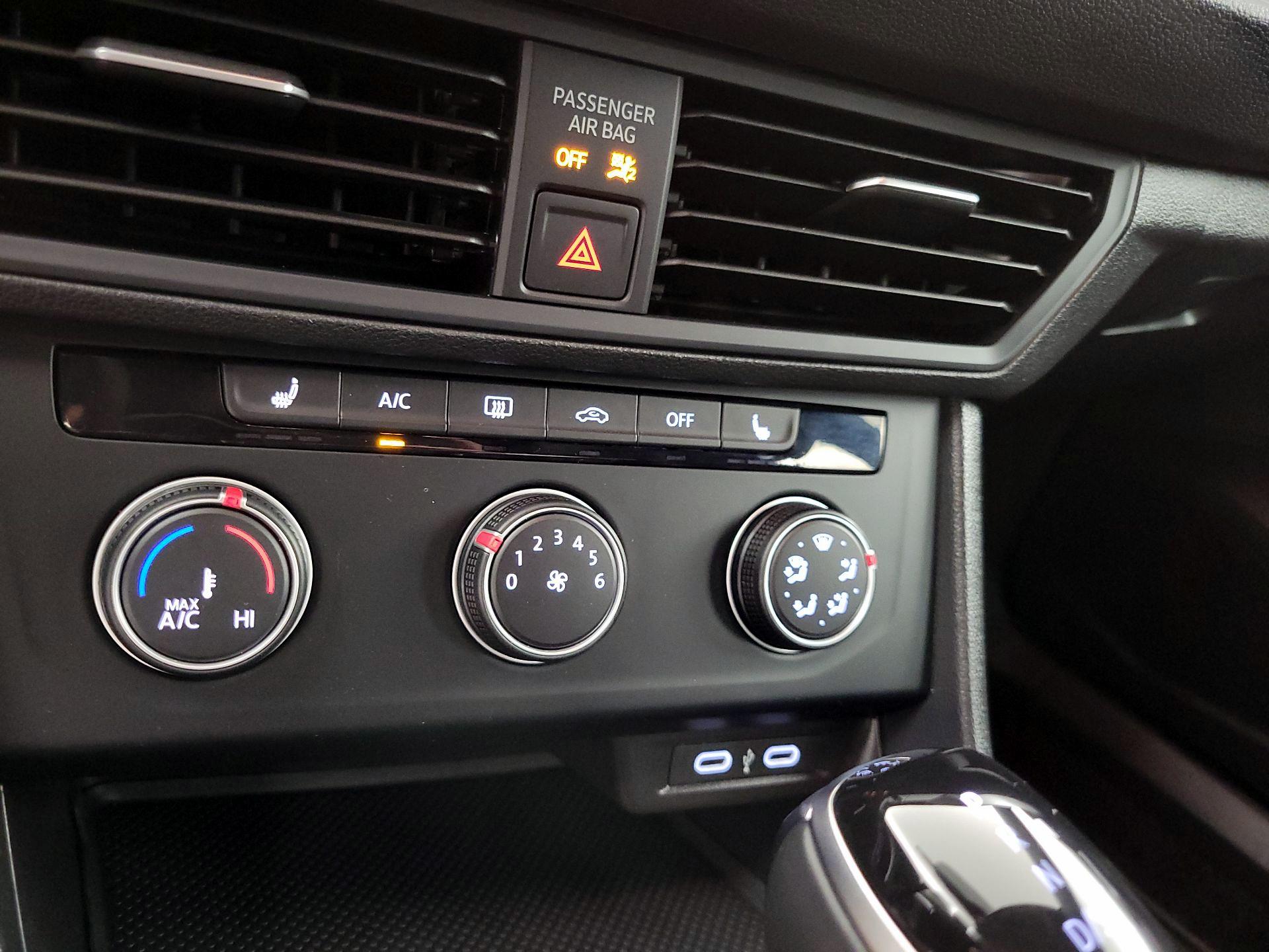 Thumbnail: 2024 Volkswagen Jetta - 16