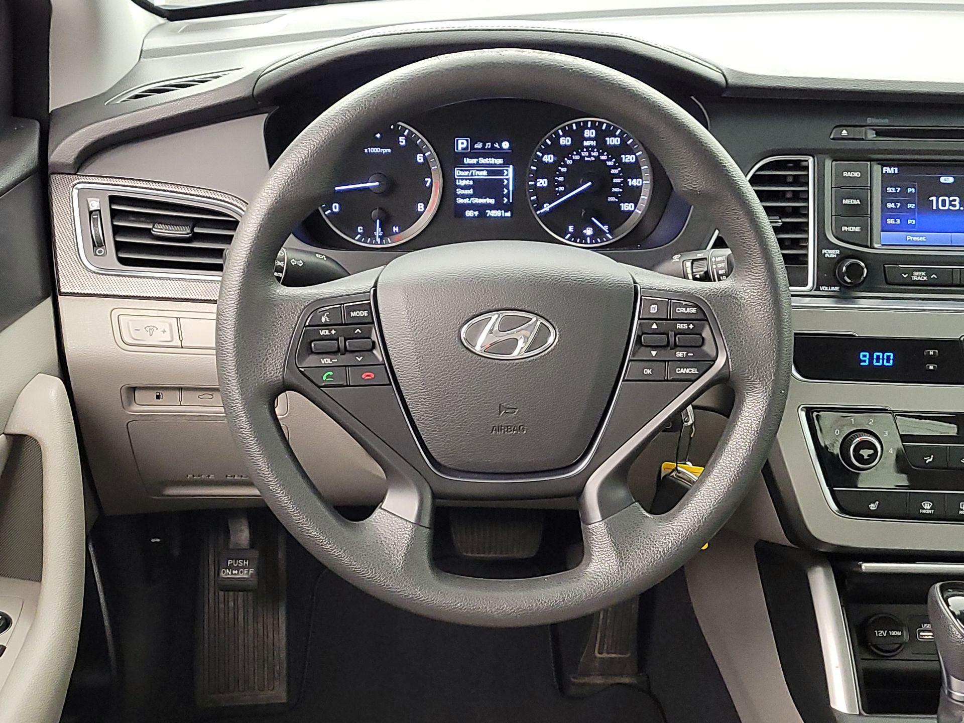 Thumbnail: 2015 Hyundai Sonata - 10