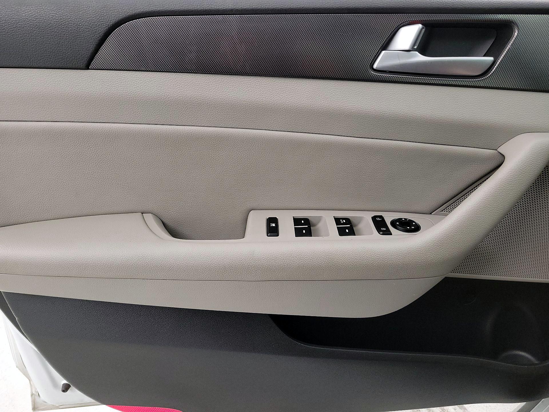 Thumbnail: 2015 Hyundai Sonata - 12