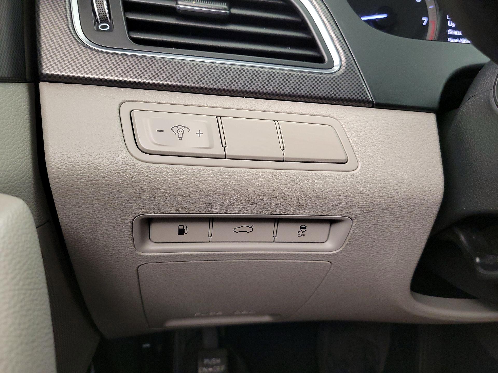 Thumbnail: 2015 Hyundai Sonata - 13