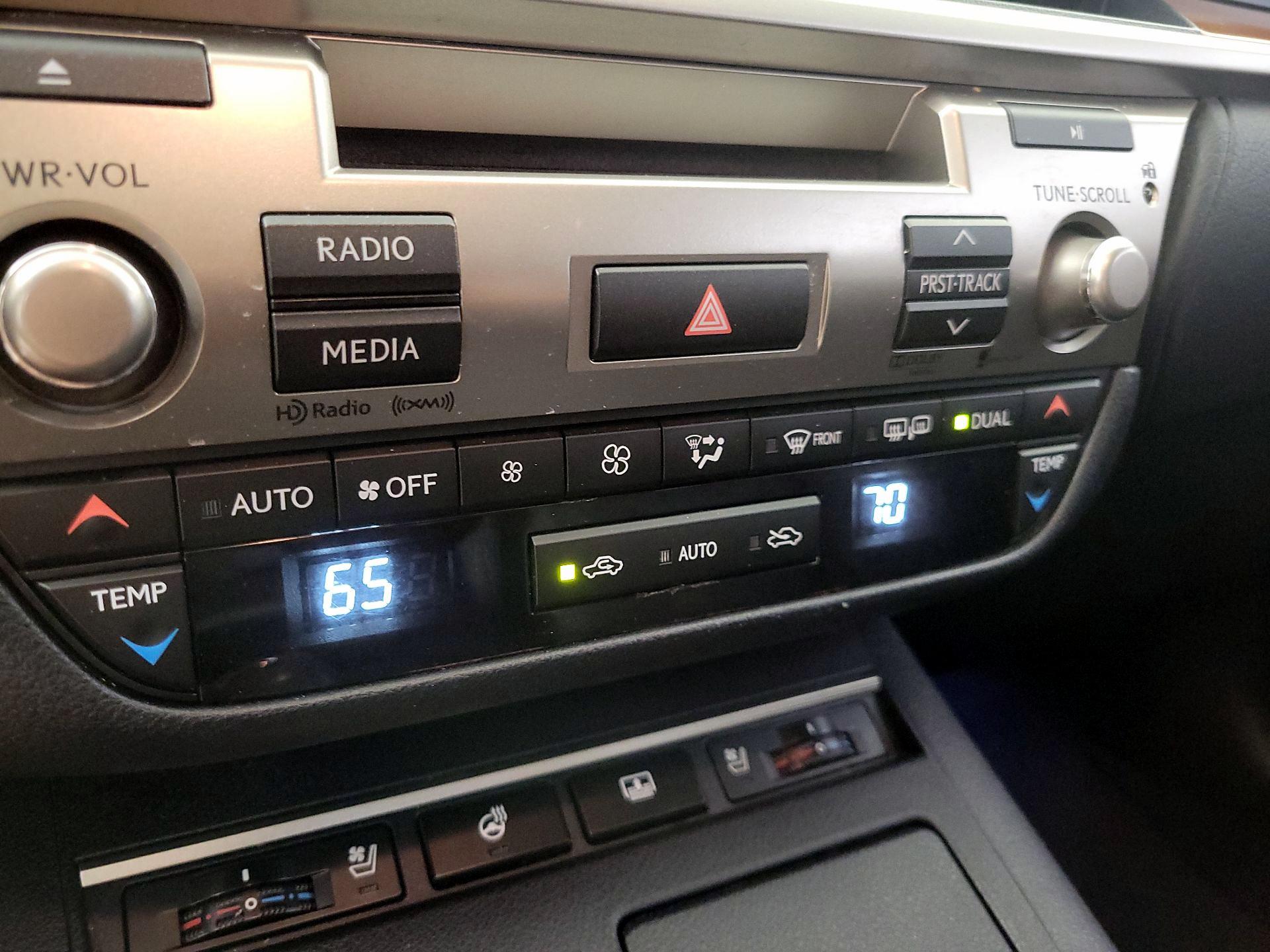 Thumbnail: 2014 Lexus ES - 16