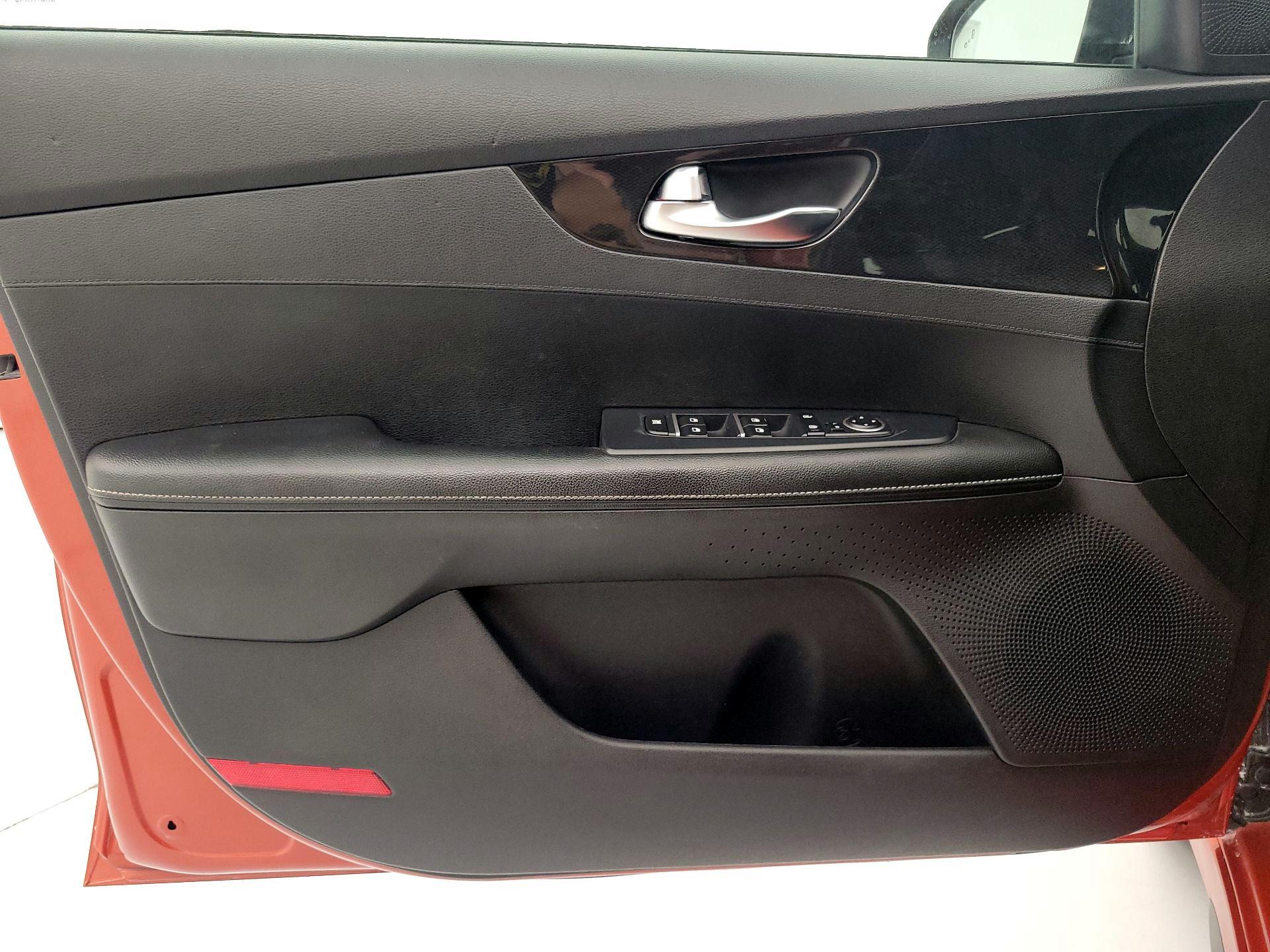 Thumbnail: 2021 Kia Forte - 12