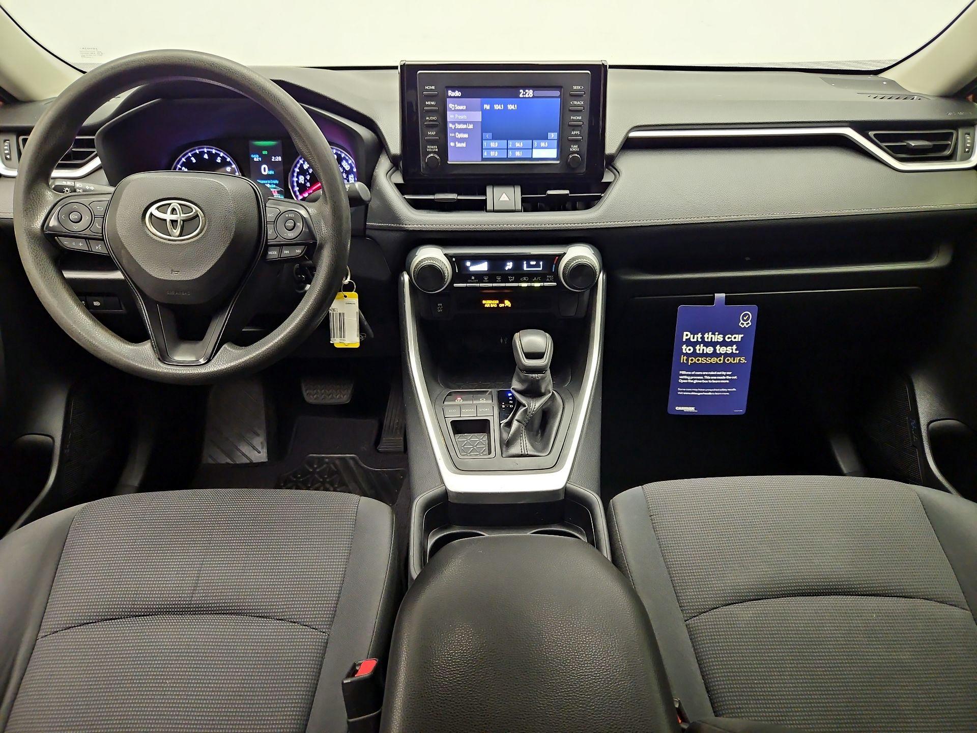 Thumbnail: 2019 Toyota RAV4 - 9