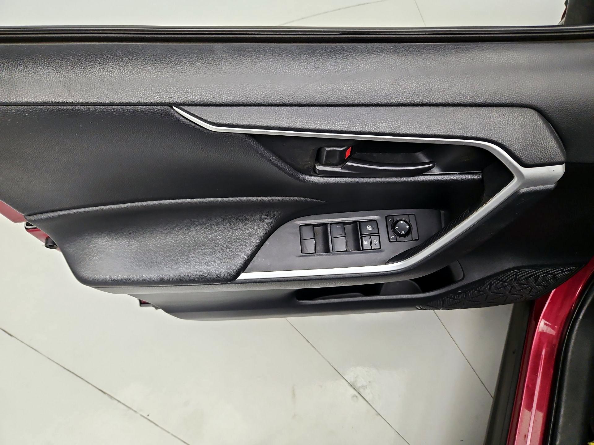Thumbnail: 2019 Toyota RAV4 - 12