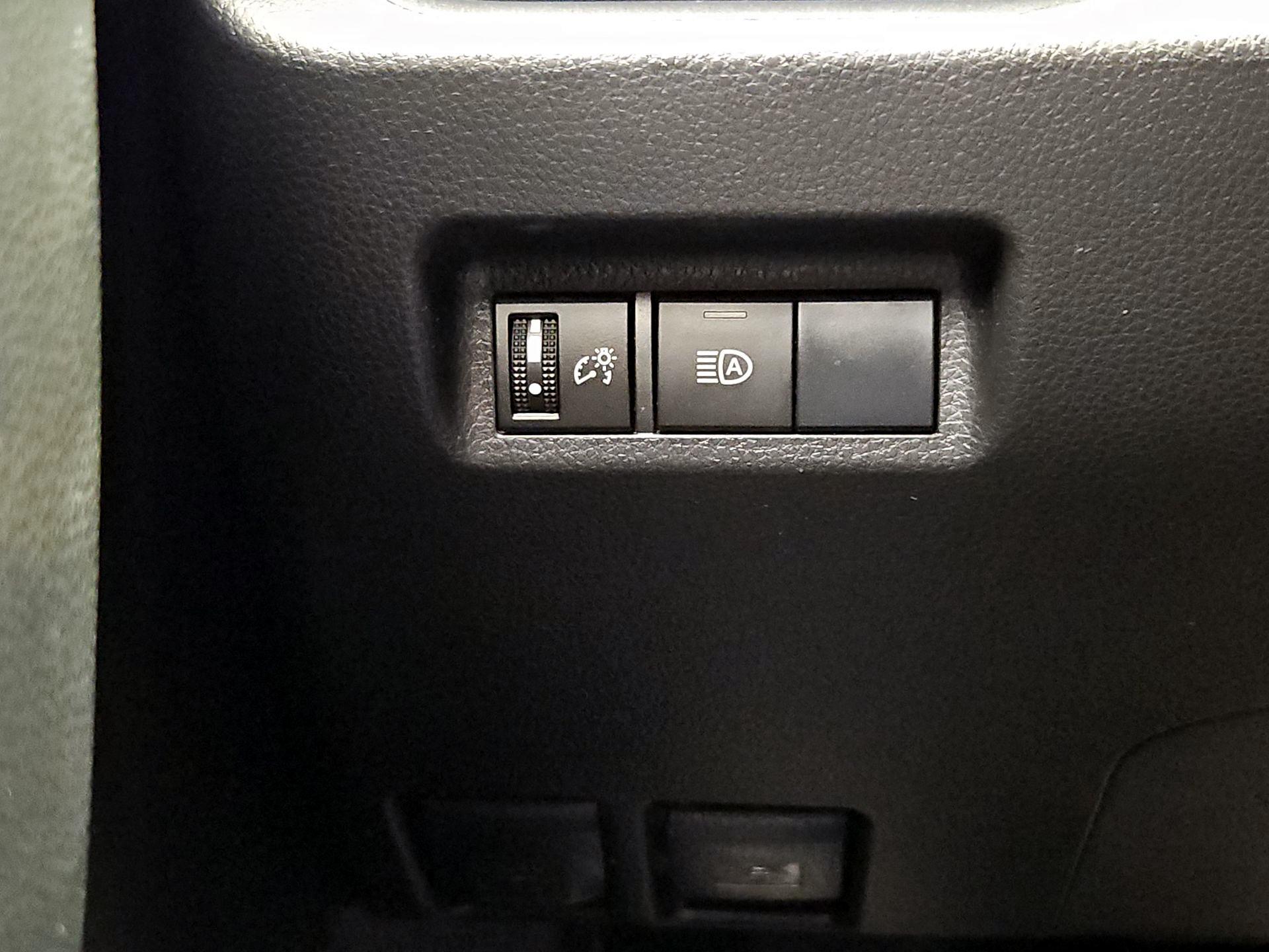 Thumbnail: 2019 Toyota RAV4 - 13