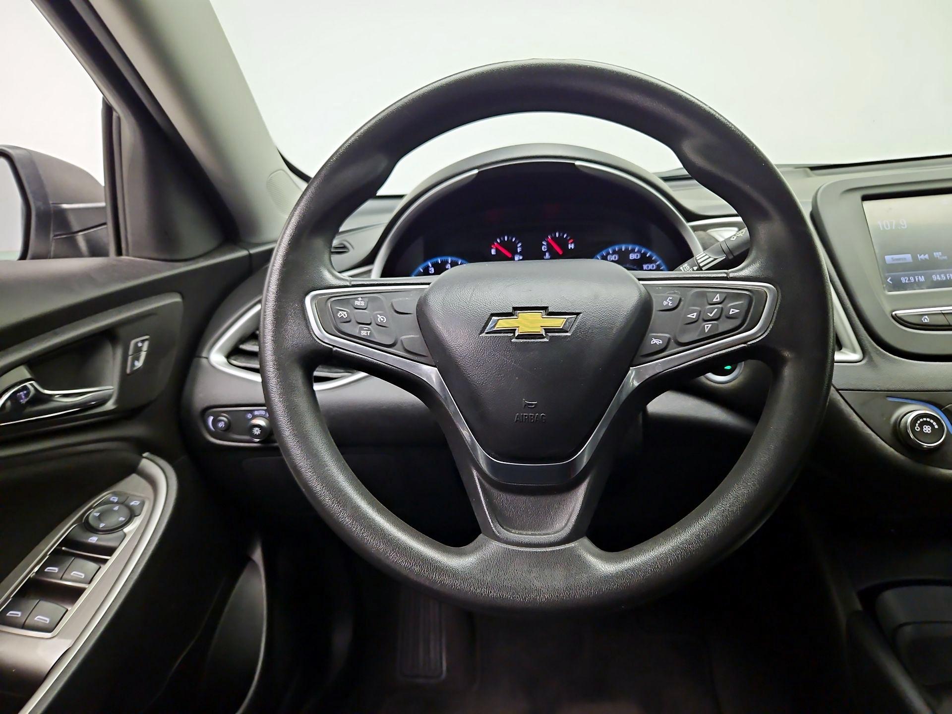 Thumbnail: 2018 Chevrolet Malibu - 10