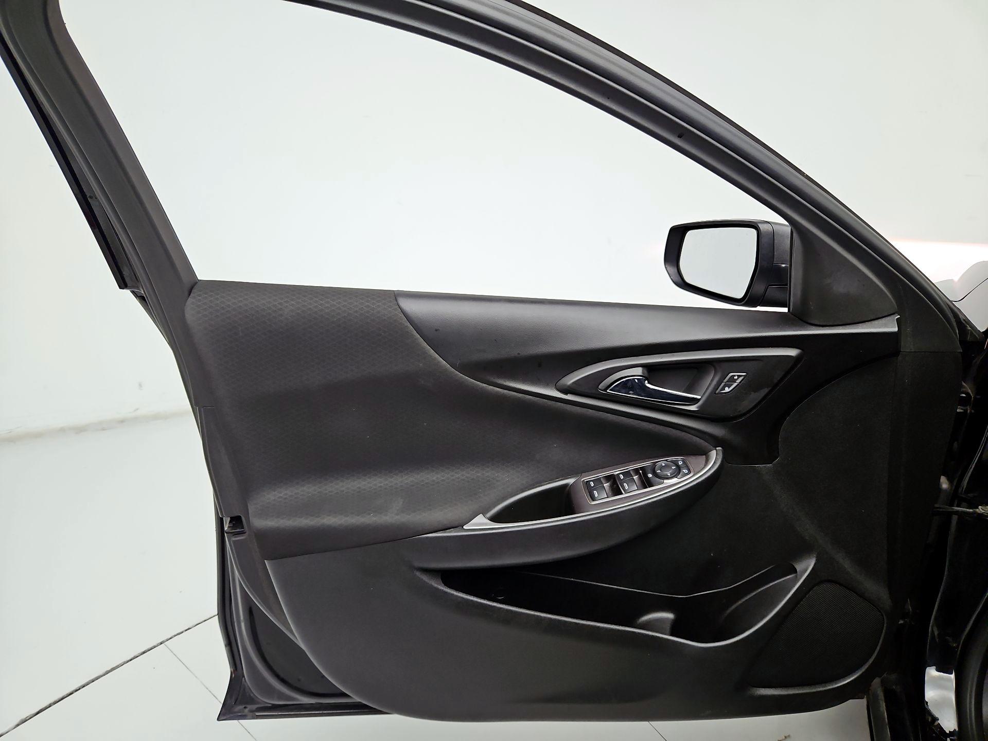Thumbnail: 2018 Chevrolet Malibu - 12